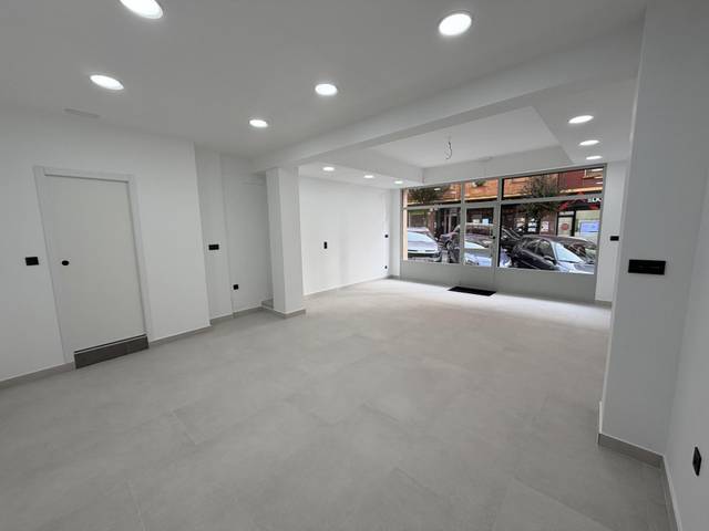 Local comercial en Alquiler en Calle Caserío Landaburu, 1 en Santutxu - Basarrate