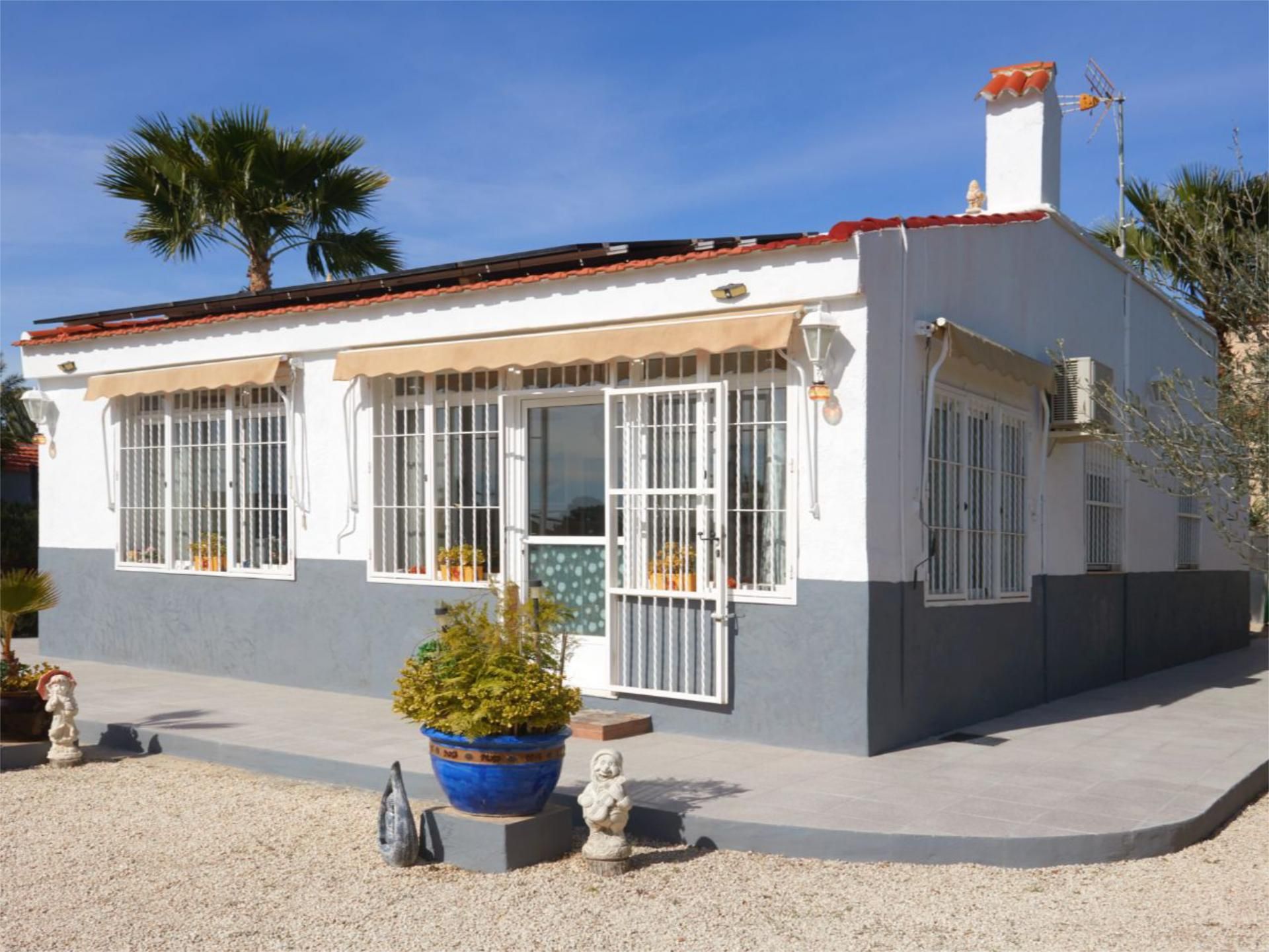 Vista exterior de Casa o xalet en venda en Elche / Elx amb Aire condicionat i Terrassa