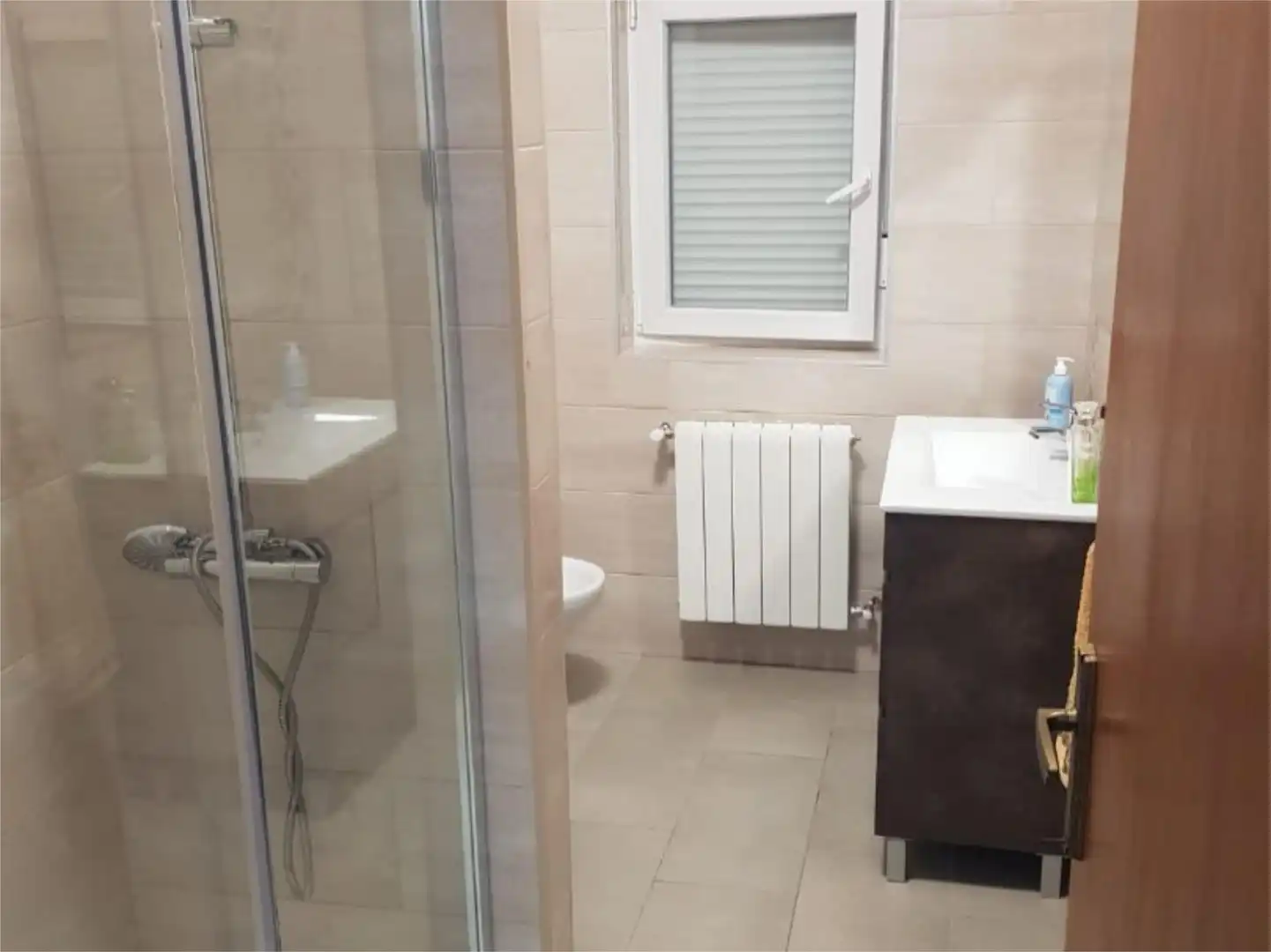Finca rústica en venta en Travesía del Cerrillo, 16, Villar de Cañas Baño de Finca rústica en venta en Villar de Cañas con Aire acondicionado, Calefacción y Jardín privado