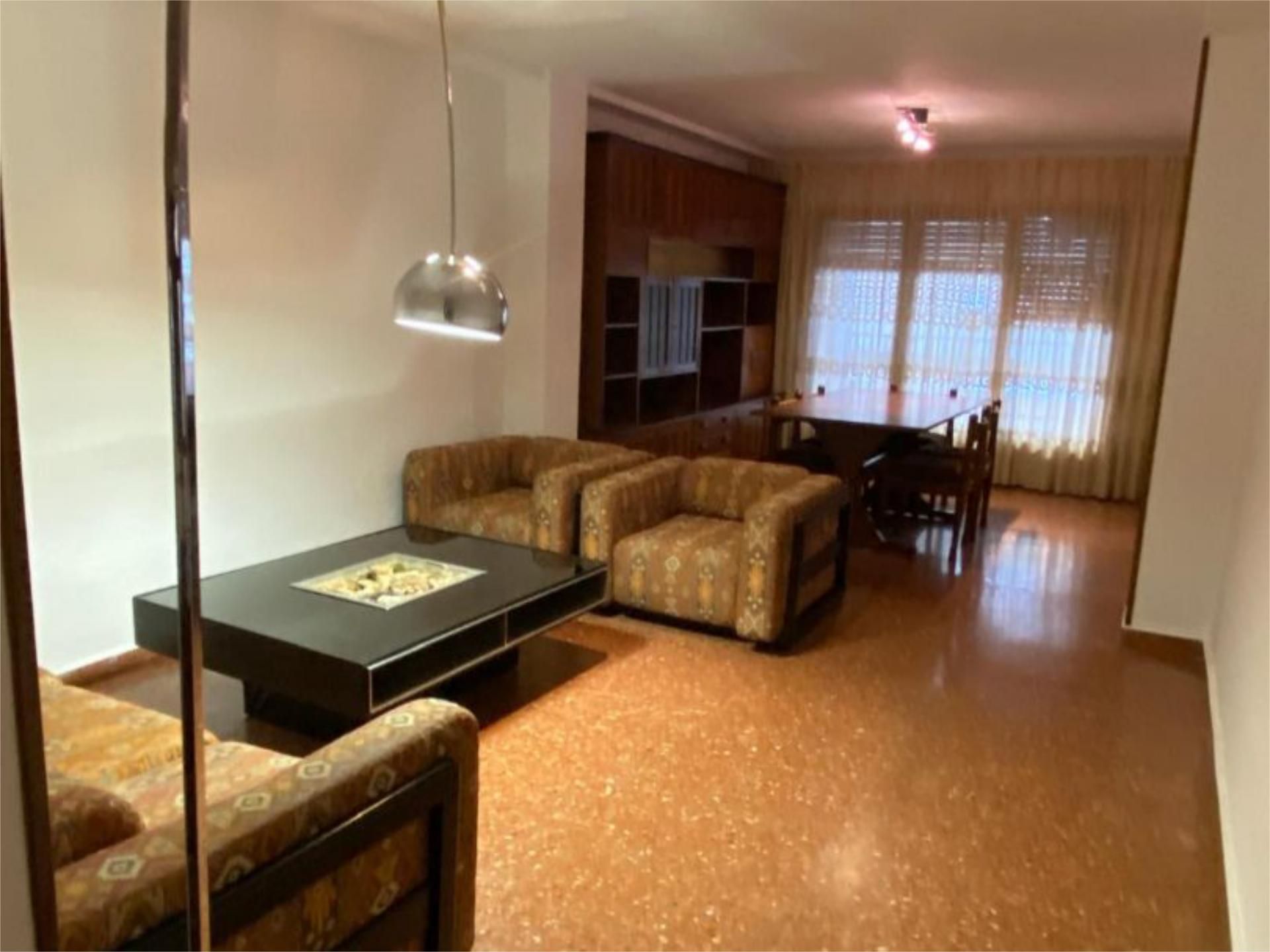 Sala d'estar de Pis en venda en  Huesca Capital amb Aire condicionat i Terrassa