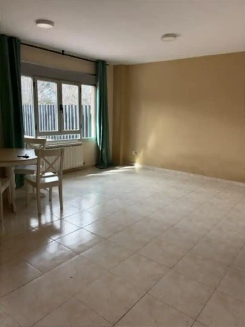 Habitación de Casa adosada en venta en Arévalo con Calefacción, Jardín privado y Terraza