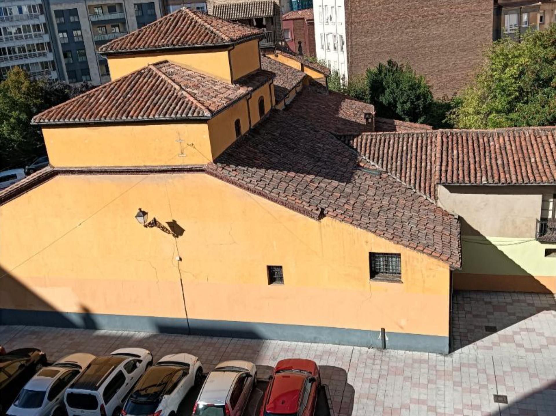 Exterior view of Flat to rent in León Capital   with Heating, Parquet flooring and Terrace