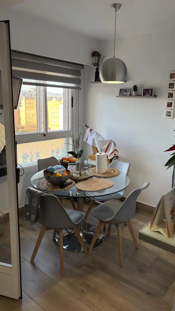 Pis en venda a Carrer Olof Palme, 12, Altozano - Conde Lumiares Menjador de Pis en venda en Alicante / Alacant amb Aire condicionat, Jardí privat i Parquet