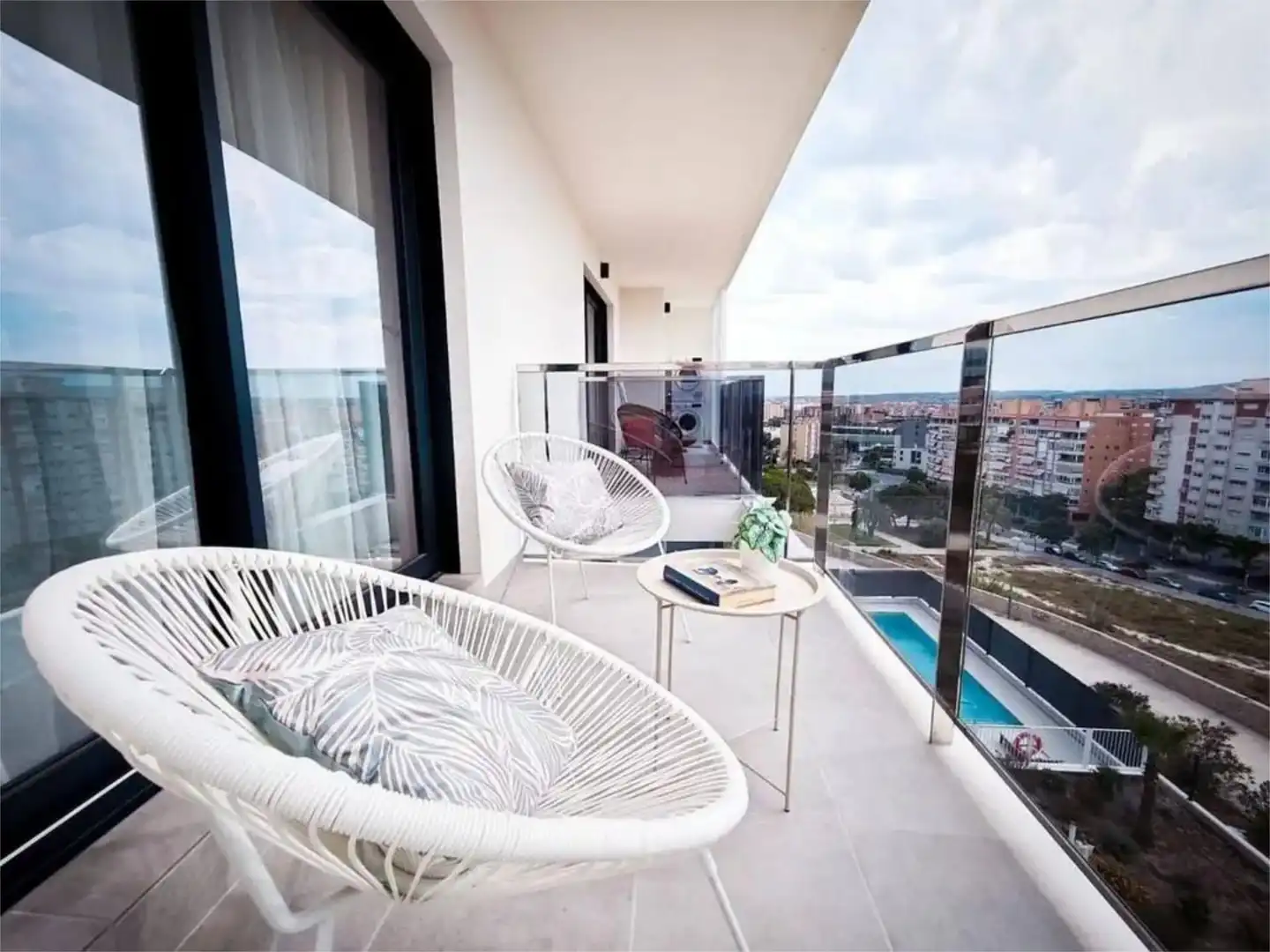 Room in Avenida Pintor Xavier Soler, 12, Garbinet - Parque de las Avenidas Balcony of Apartments for share in Alicante / Alacant with Air Conditioner, Parquet flooring and Terrace
