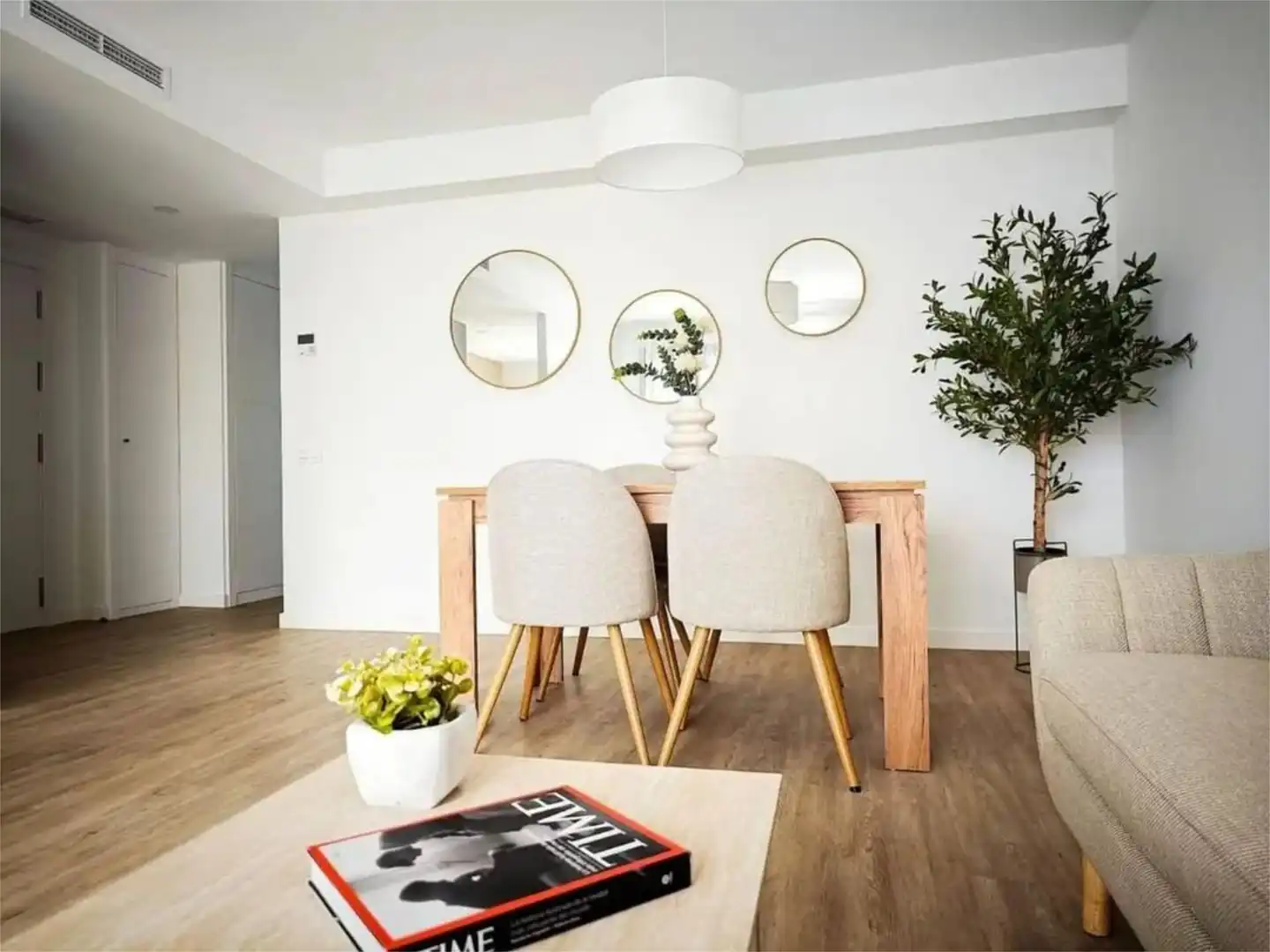 Room in Avenida Pintor Xavier Soler, 12, Garbinet - Parque de las Avenidas Dining room of Apartments for share in Alicante / Alacant with Air Conditioner, Parquet flooring and Terrace