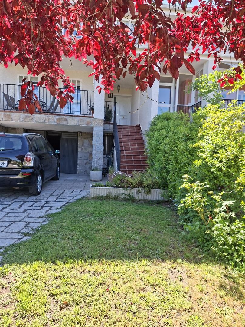 Vista exterior de Casa o xalet en venda en Fresnedillas de la Oliva amb Terrassa