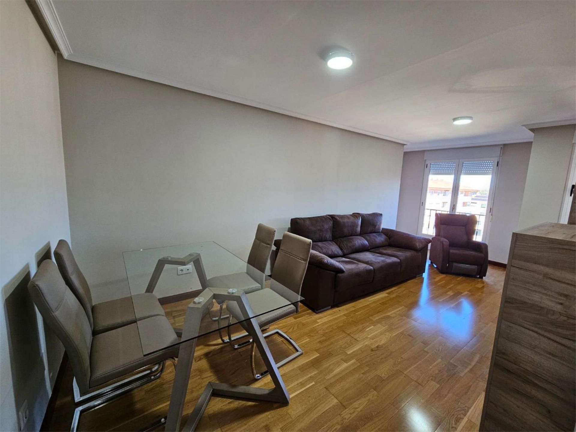 Living room of Flat to rent in La Bañeza   with Heating, Parquet flooring and Storage room