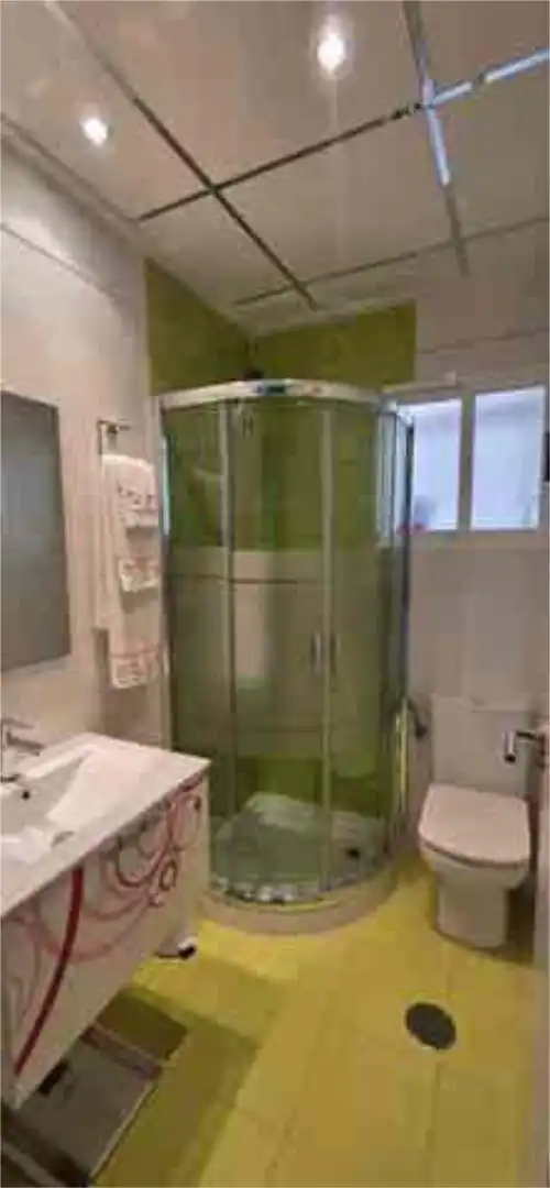 Piso en venta en Mazarrón Casco Urbano Baño de Piso en venta en Mazarrón con Calefacción, Terraza y Trastero