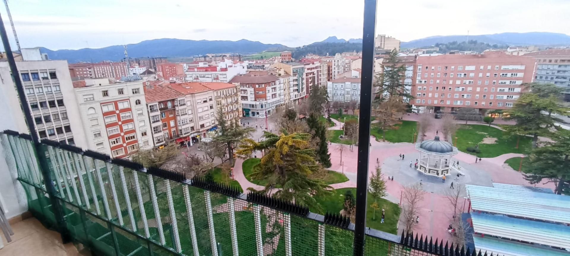 Exterior view of Flat for rent in Miranda de Ebro  with Private garden and Balcony