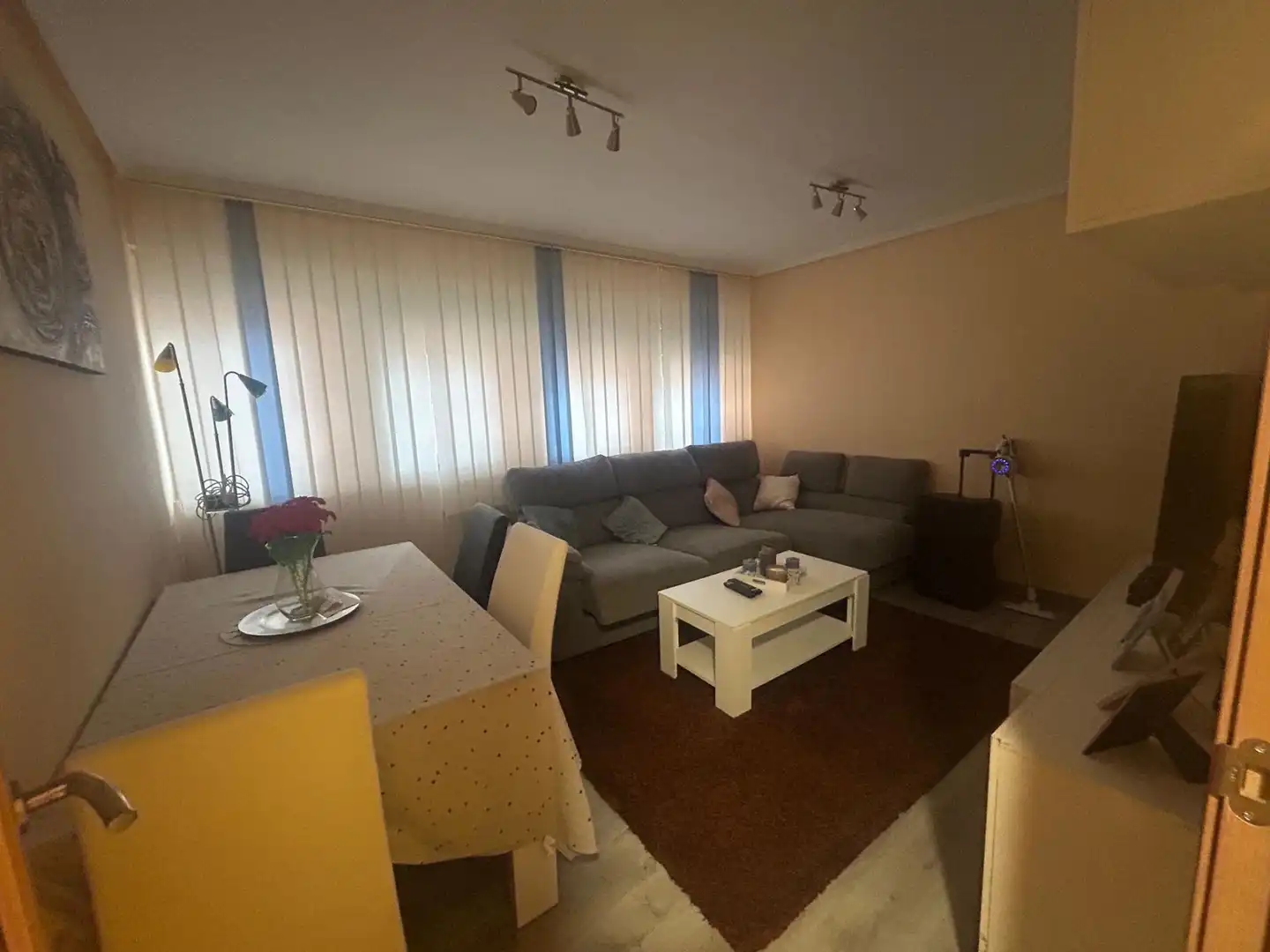 Pis en venda a Avenida de Los Huetos, 30, Sansomendi Sala d'estar de Pis en venda en Vitoria - Gasteiz amb Calefacció, Traster i Moblat