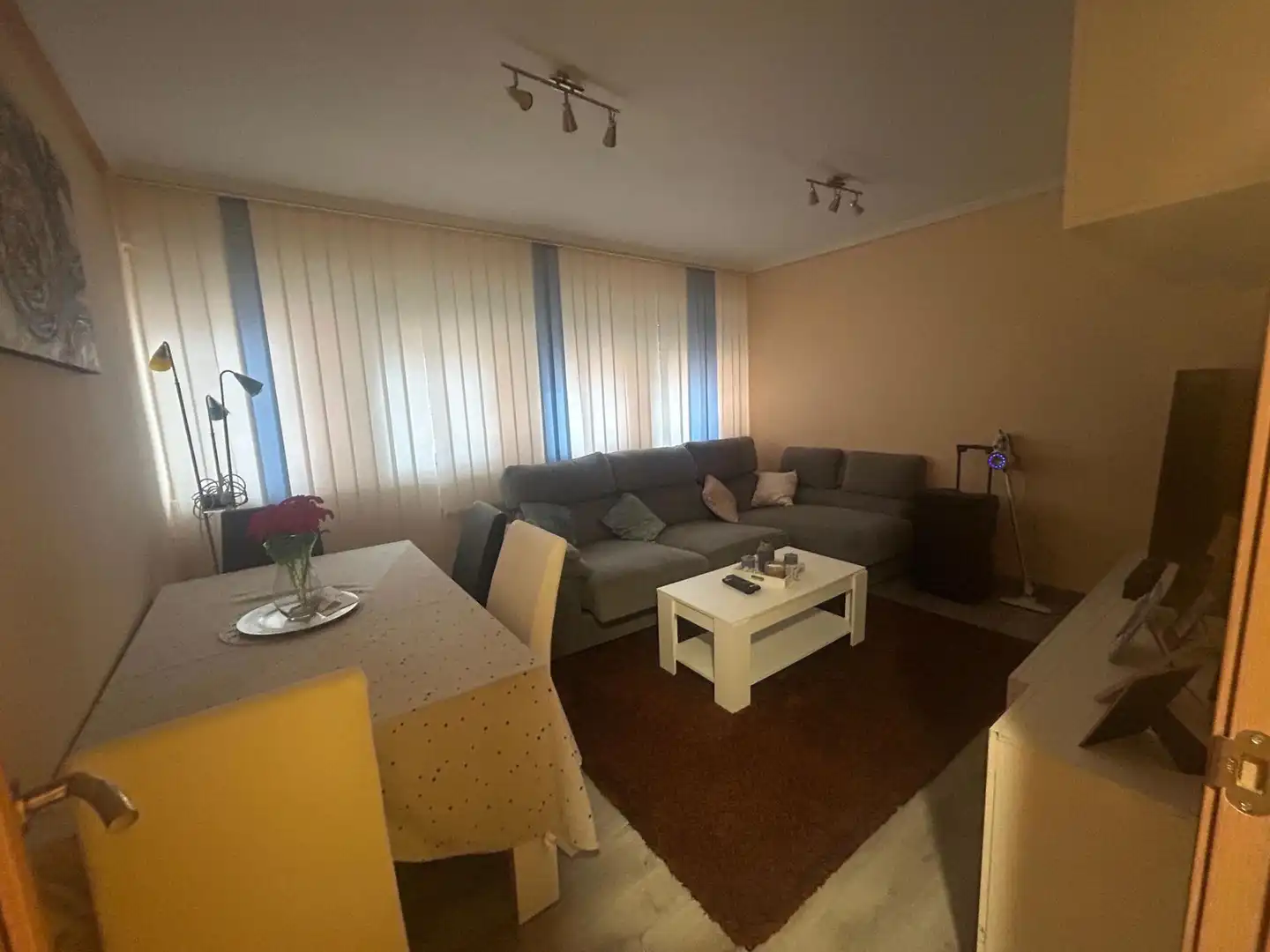 Pis en venda a Avenida de Los Huetos, 30, Sansomendi Sala d'estar de Pis en venda en Vitoria - Gasteiz amb Calefacció, Traster i Moblat