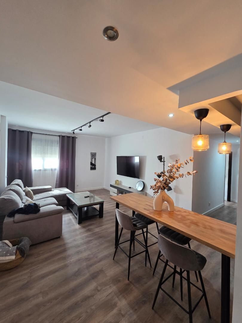 Flat for rent in Calle Tucumán, 3, La Oliva Living room of Flat for rent in Sevilla Capital with Parquet flooring, Furnished and Oven