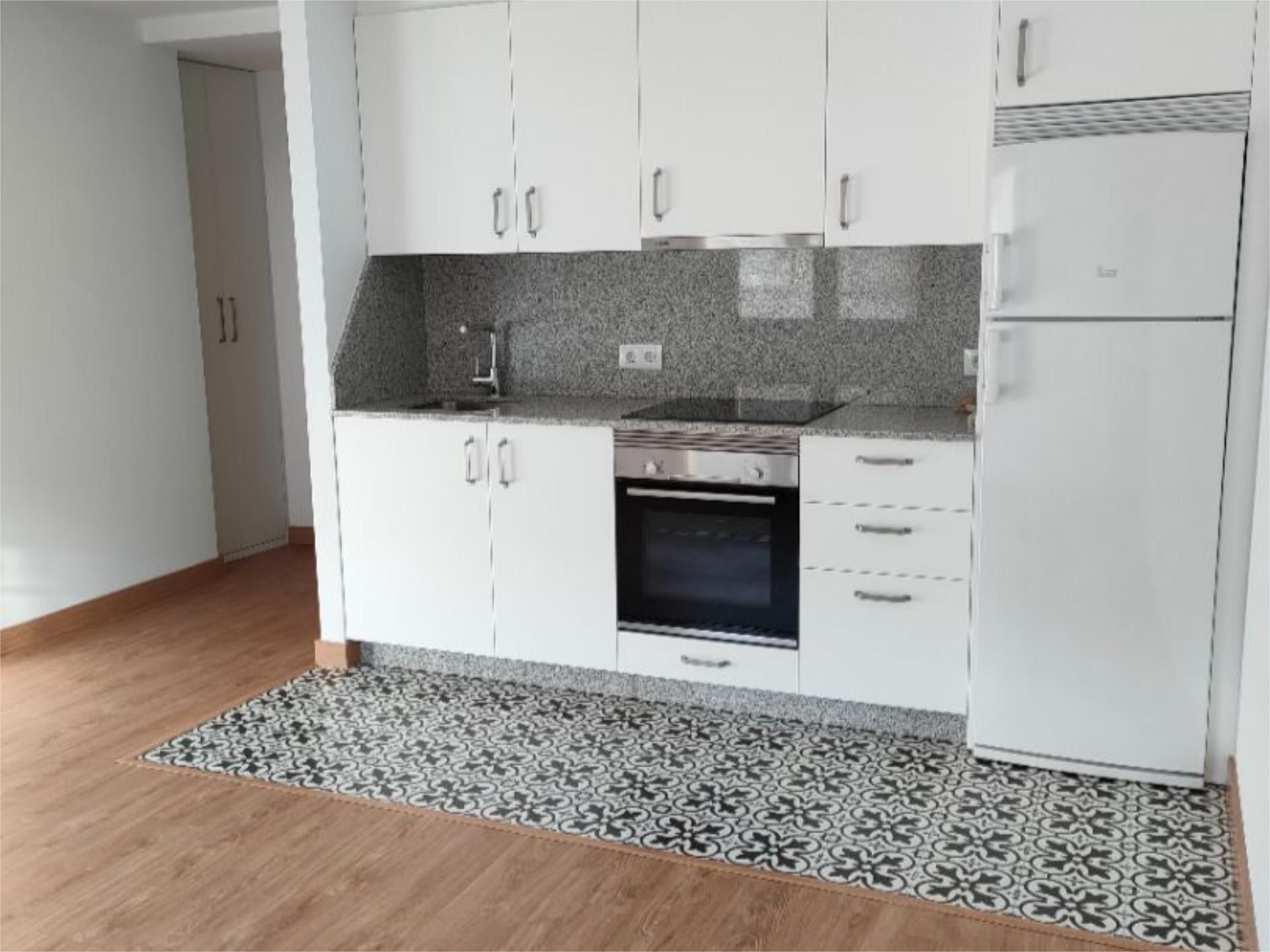 Flat for rent in Calle la Fragua, 2, Castropodame Kitchen of Flat for rent in Castropodame with Heating, Parquet flooring and Furnished
