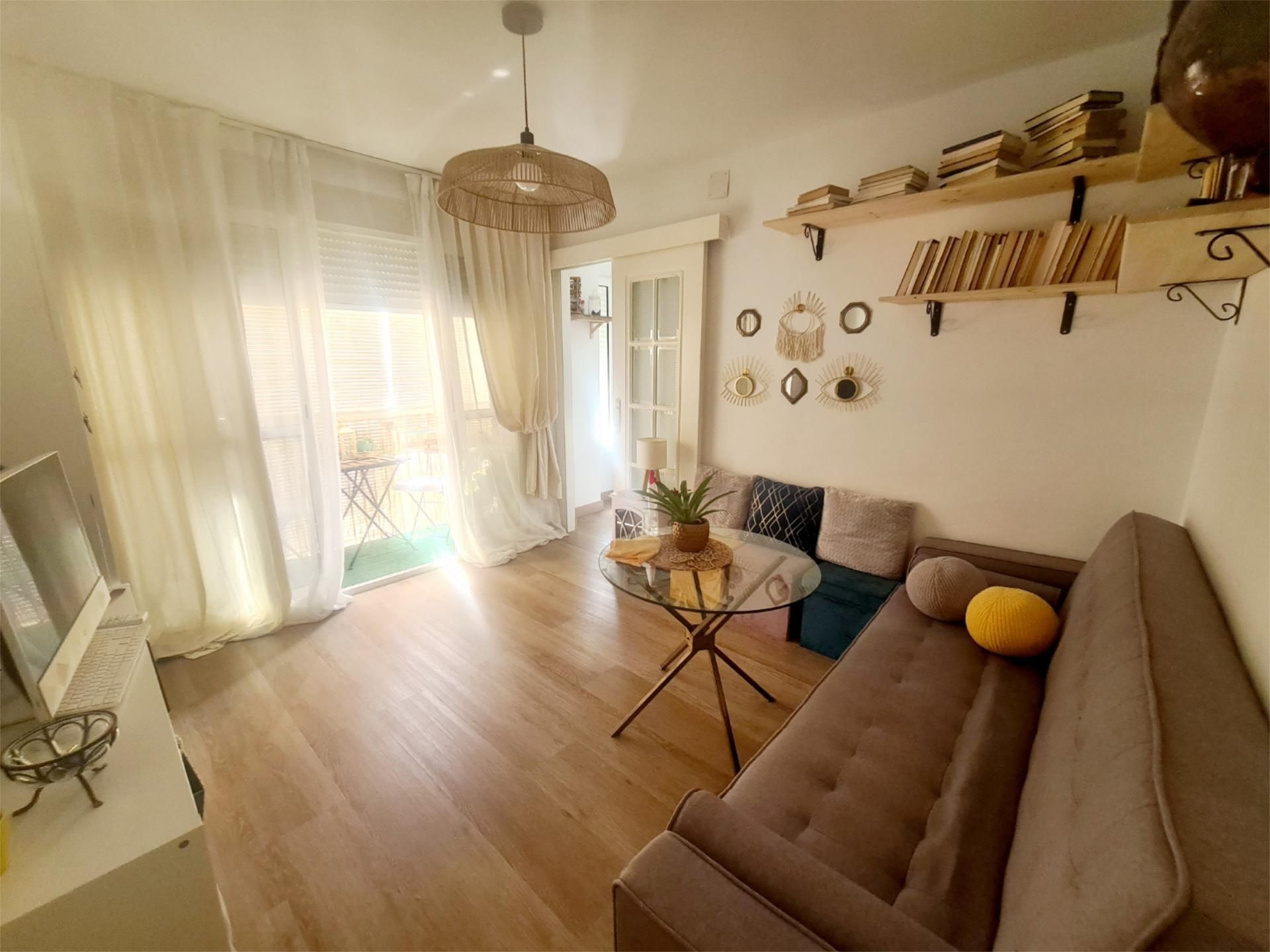 Living room of Apartment for sale in  Sevilla Capital  with Air Conditioner and Balcony