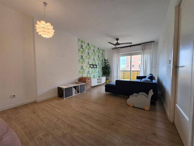 Piso en Venta en Calle Emigrantes, 14 en Canillas