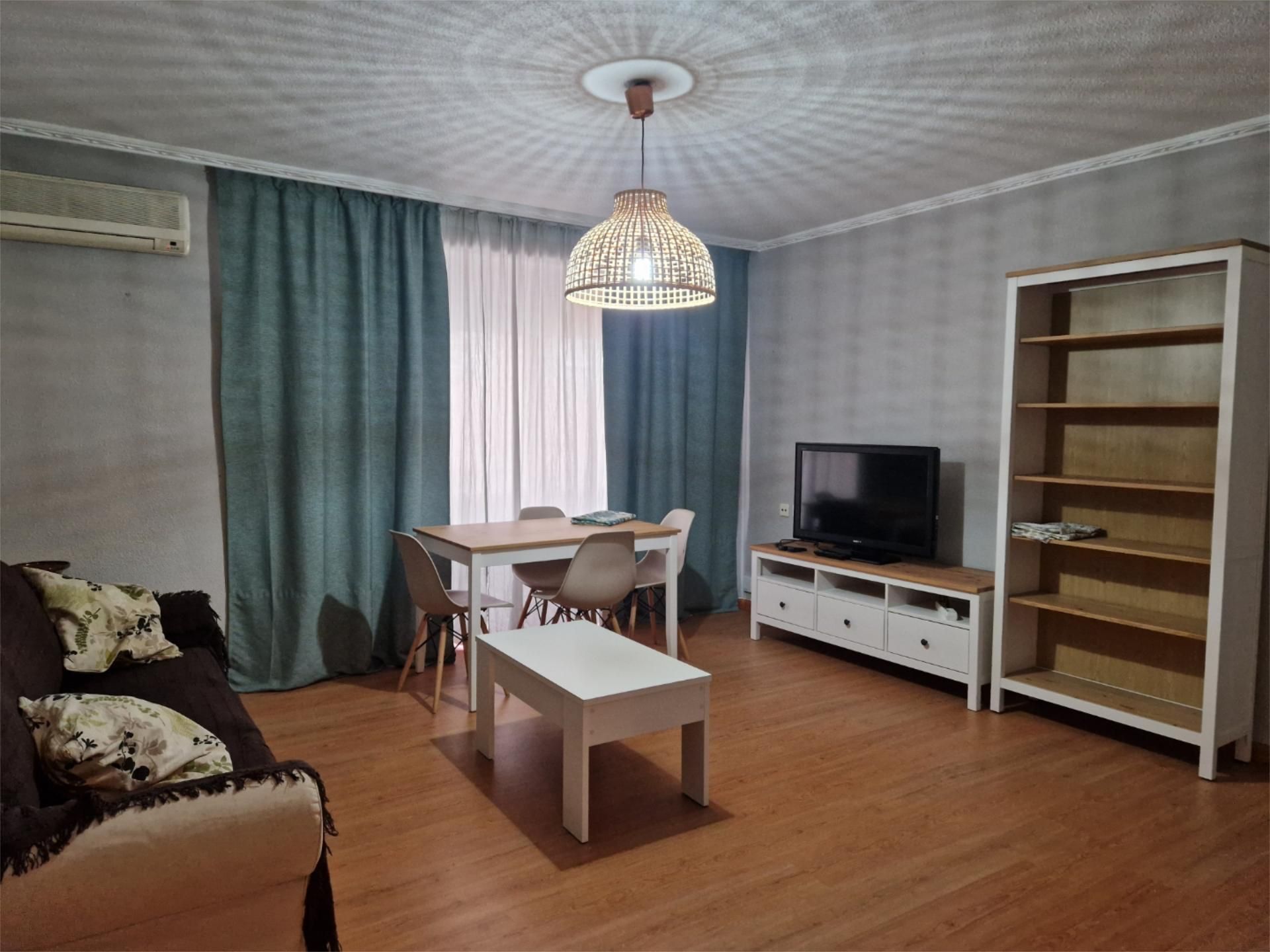 Sala d'estar de Pis de lloguer en Alicante / Alacant amb Aire condicionat i Balcó