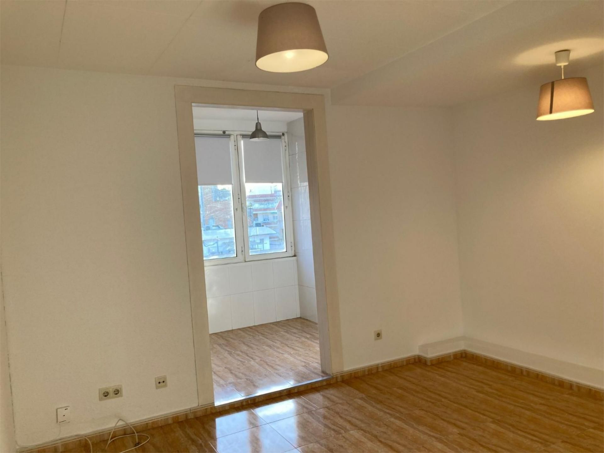 Flat for rent in Carrer de Cabestany, 13, Barri de les Corts