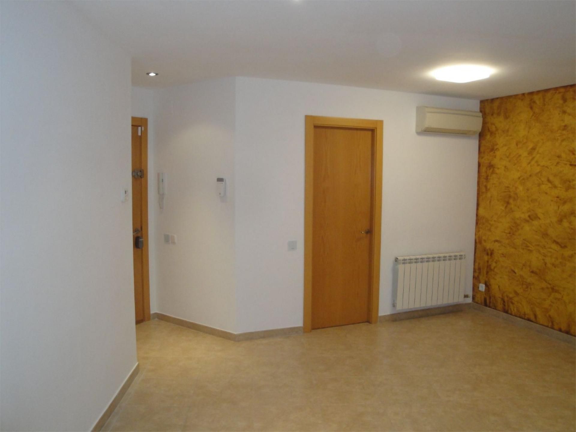 Flat for sale in Sallent  with Air Conditioner and Balcony