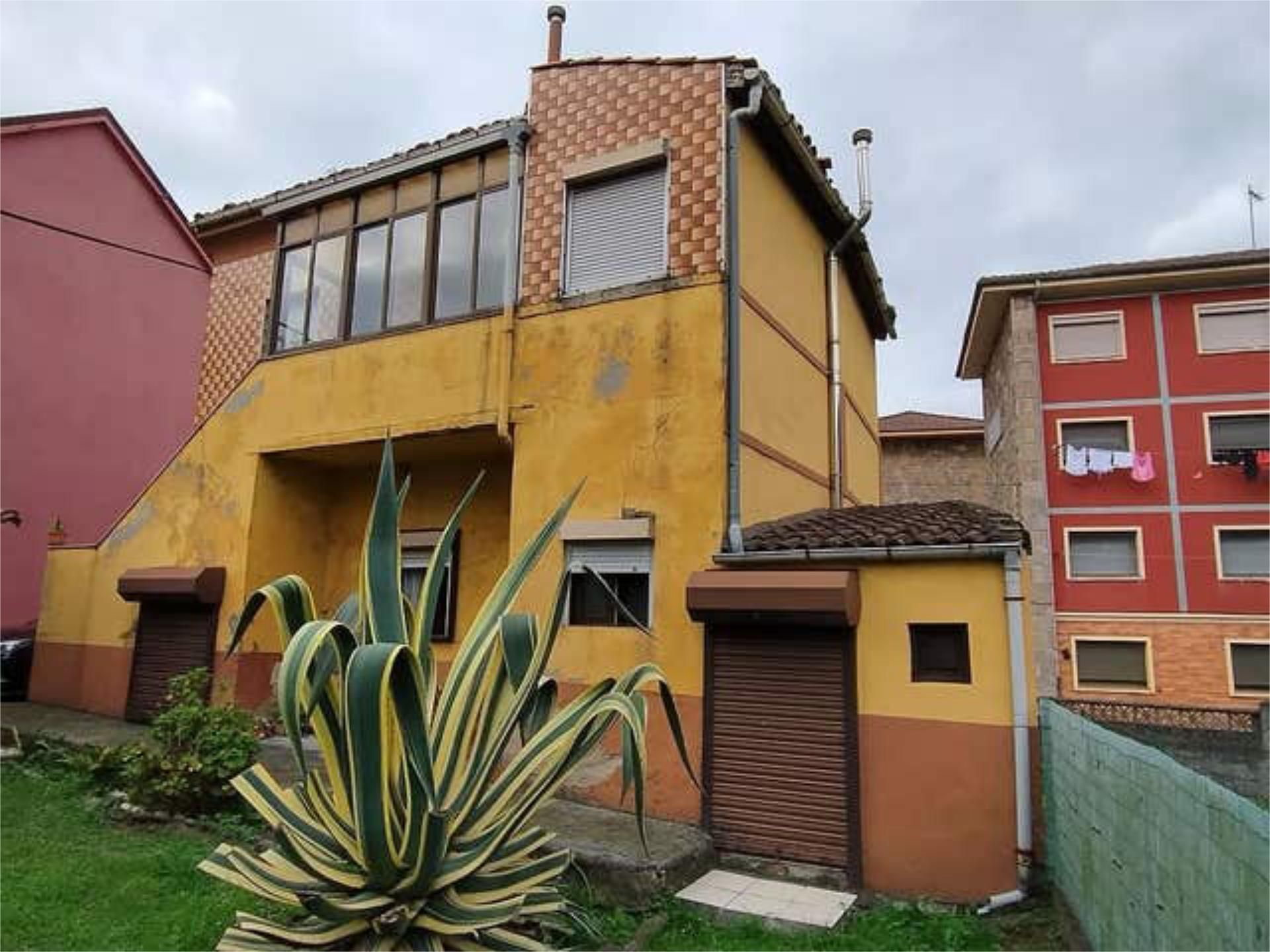 Vista exterior de Casa o xalet en venda en Oviedo  amb Terrassa