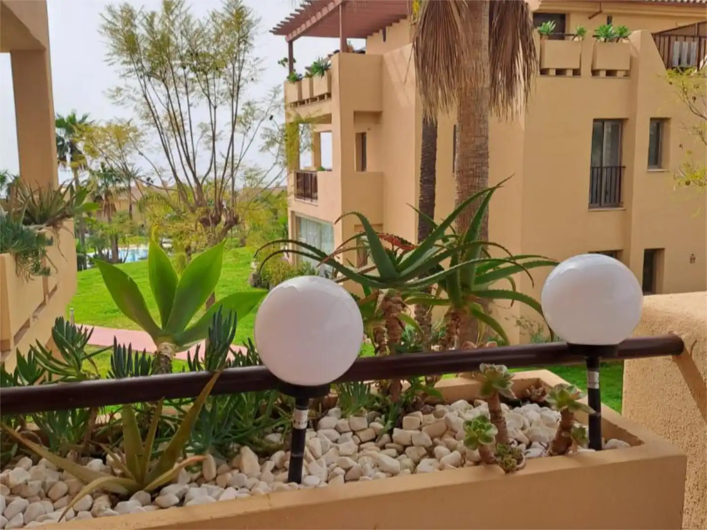 Terrasse von Wohnung zum Verkauf in Benahavís mit Klimaanlage, Terrasse und Schwimmbad