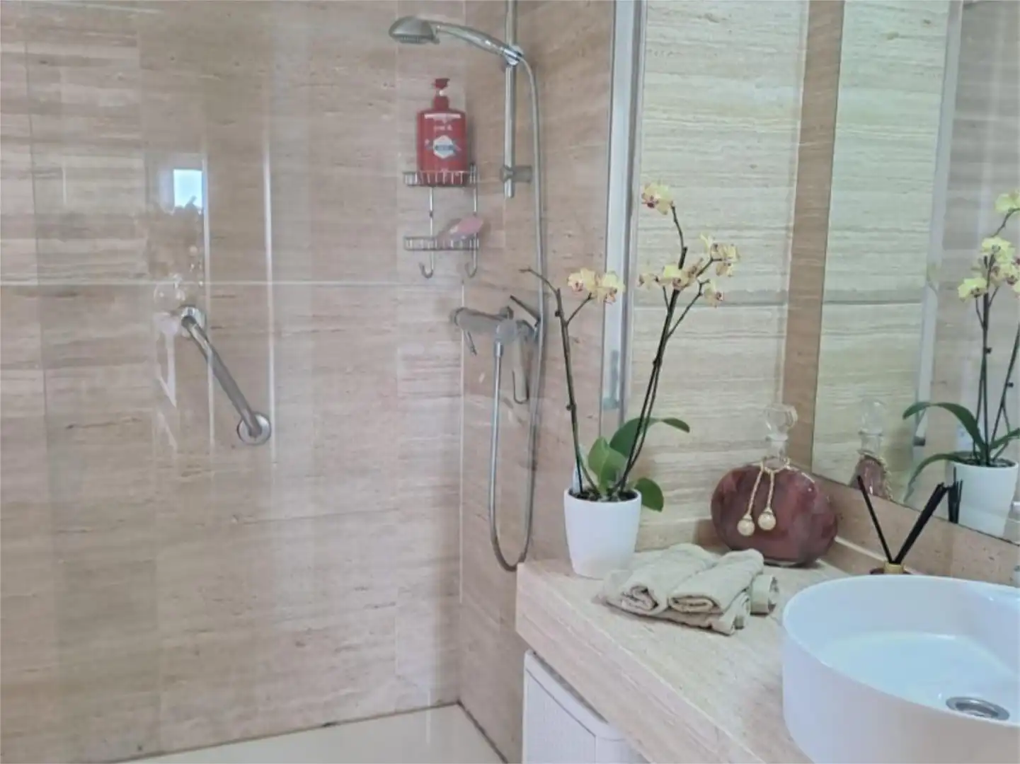 Badezimmer von Wohnung zum Verkauf in Benahavís mit Klimaanlage, Terrasse und Schwimmbad