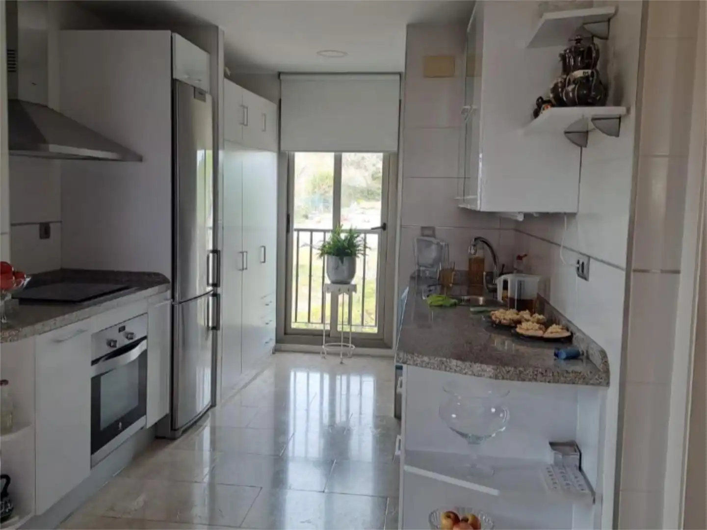 Küche von Wohnung zum Verkauf in Benahavís mit Klimaanlage, Terrasse und Schwimmbad