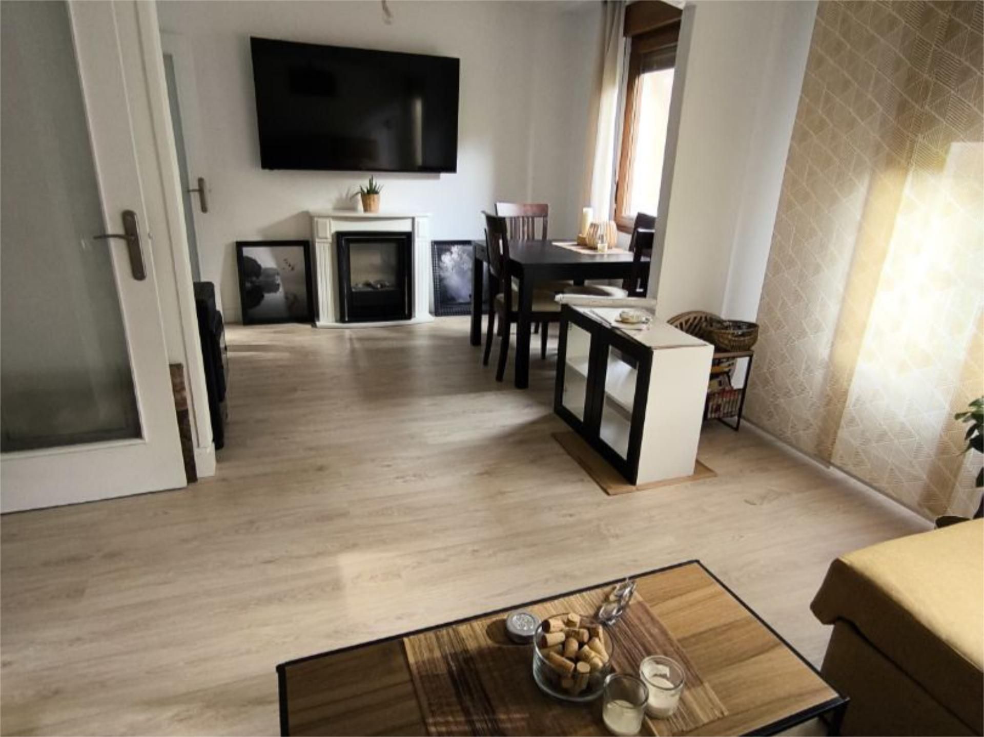 Pis de lloguer a Avenida de la Constitucion, 76, San Martín del Rey Aurelio Sala d'estar de Pis de lloguer en San Martín del Rey Aurelio amb Calefacció, Parquet i Moblat