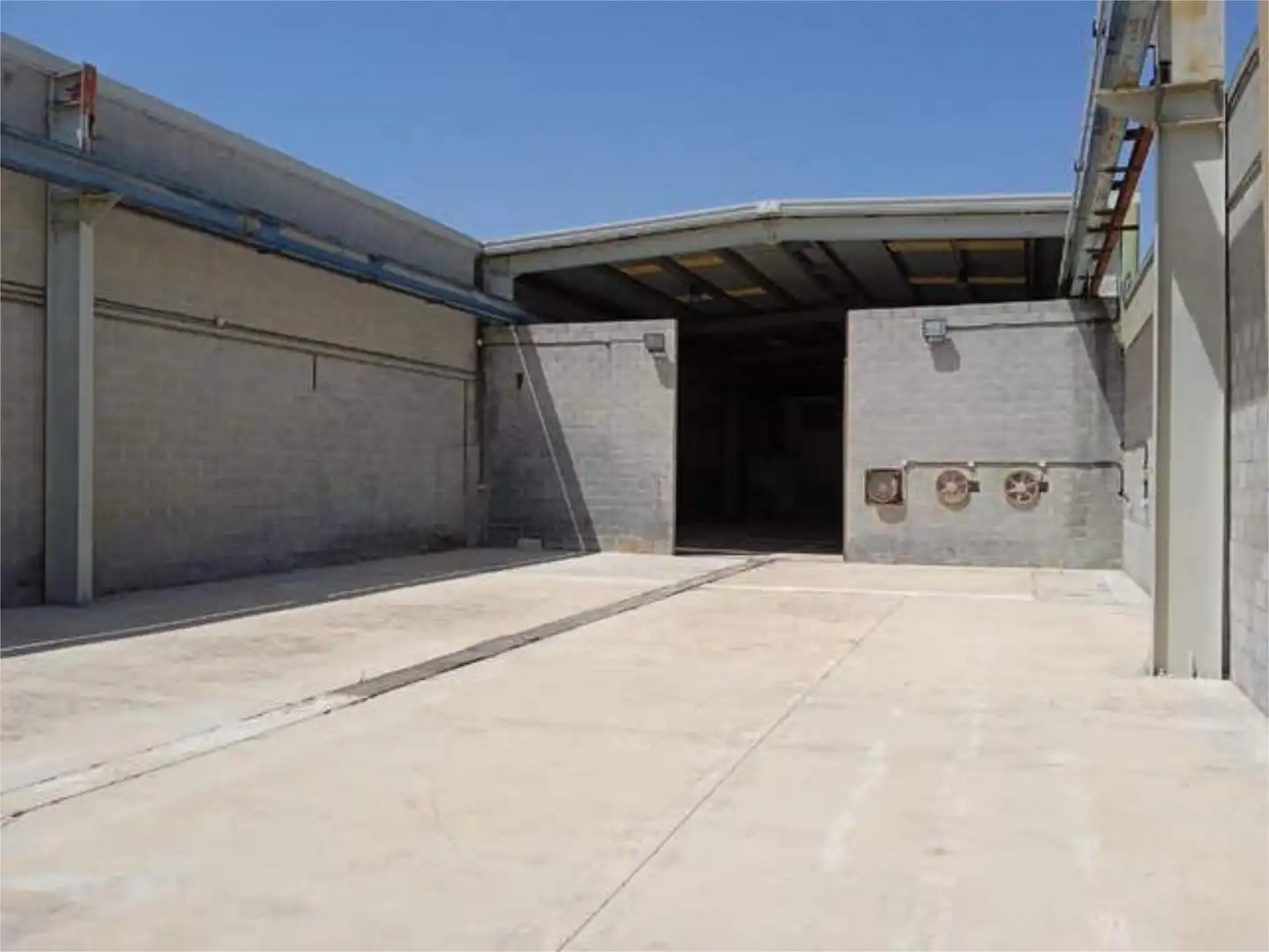 Vista exterior de Nave industrial de alquiler en Rociana del Condado con Aire acondicionado