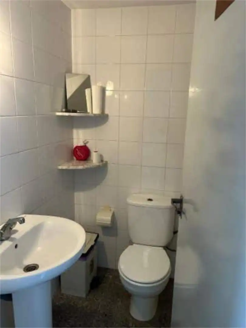 Baño de Nave industrial de alquiler en Rociana del Condado con Aire acondicionado