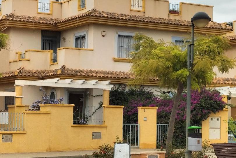 Casa adosada en venda a Avenida Magistrado Jaime Gestoso, 3, Gea y Truyols, Murcia Capital - imatge 1 Foto 1 de Casa adosada en venda a Avenida Magistrado Jaime Gestoso, 3, Gea y Truyols, Murcia Capital