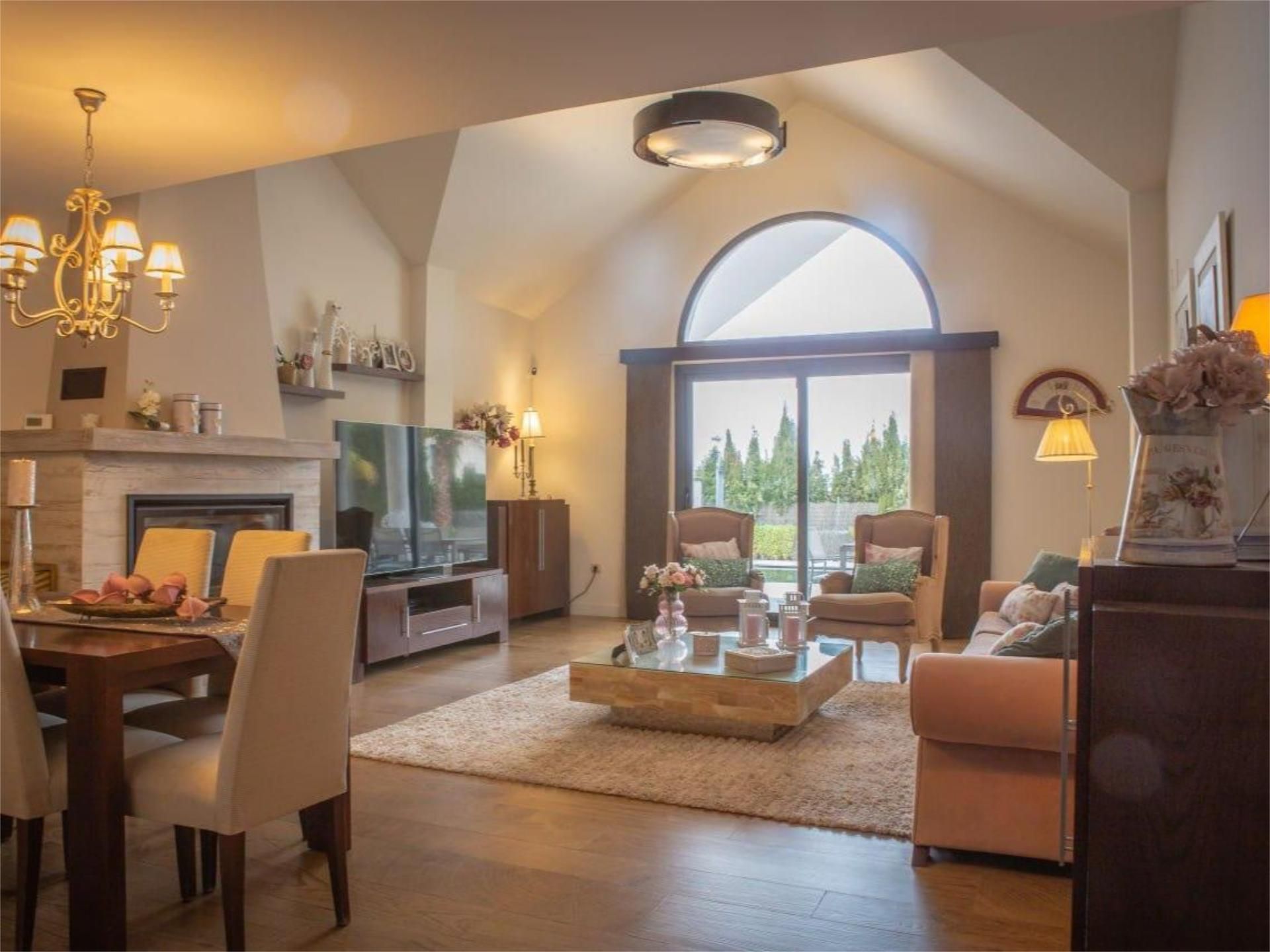 Sala d'estar de Casa o xalet en venda en Dílar amb Aire condicionat, Terrassa i Piscina