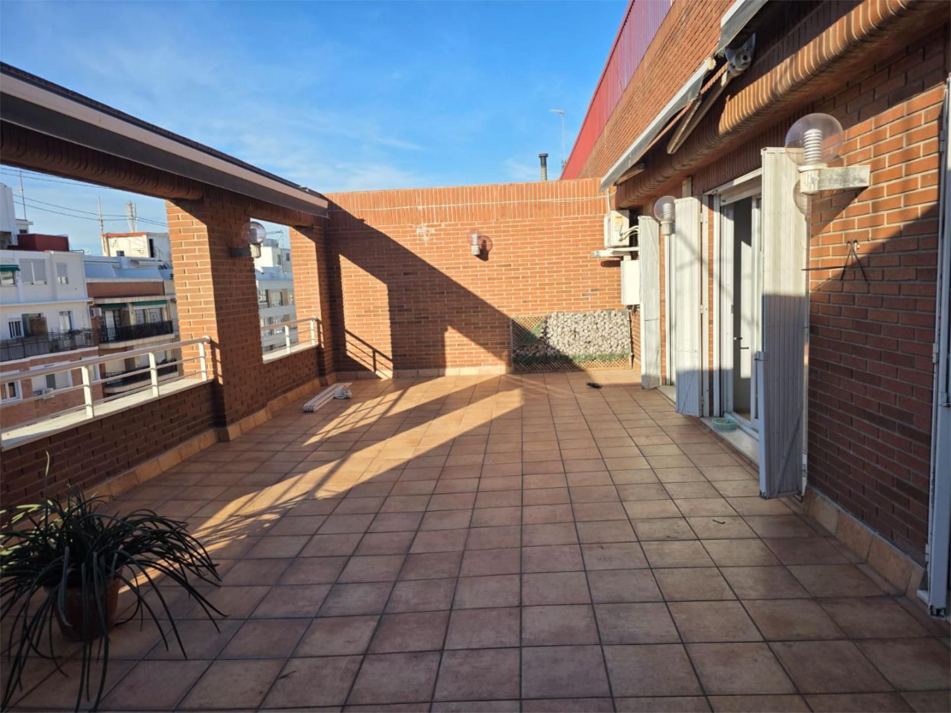 Terraza de Ático de alquiler en  Valencia Capital con Aire acondicionado y Terraza