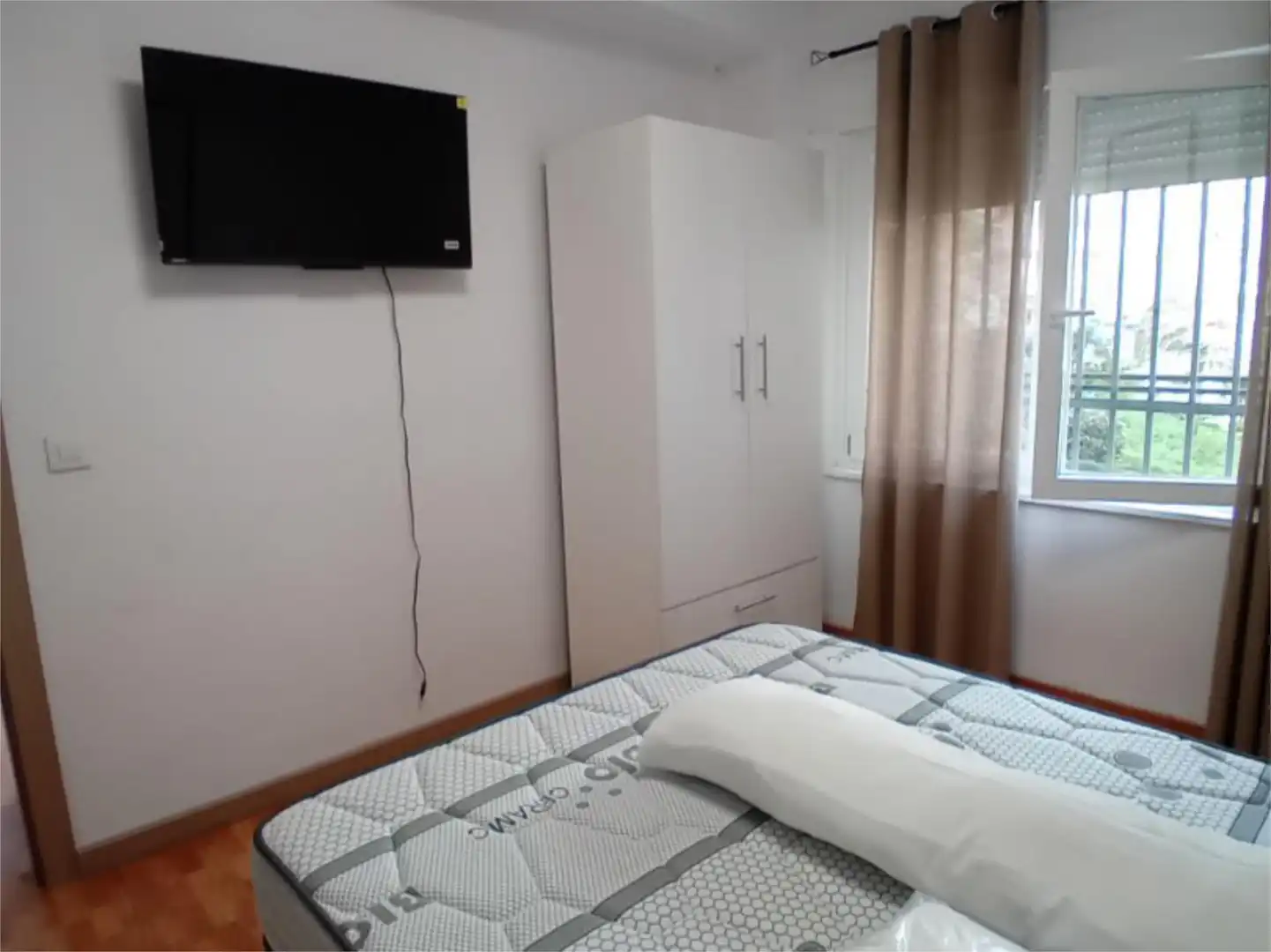 Habitación de Apartamento de alquiler en Cáceres con Aire acondicionado, Calefacción y Amueblado