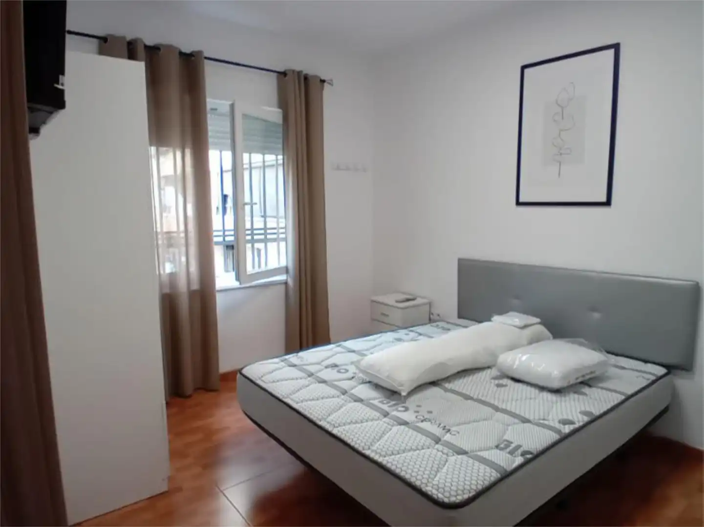 Habitación de Apartamento de alquiler en Cáceres con Aire acondicionado, Calefacción y Amueblado