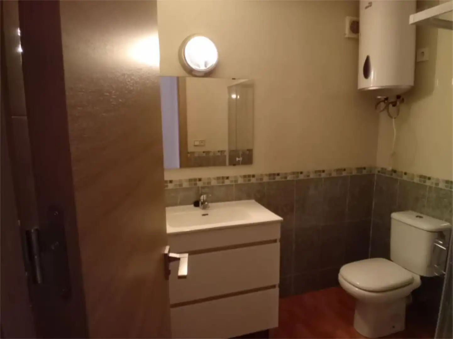 Baño de Apartamento de alquiler en Cáceres con Aire acondicionado, Calefacción y Amueblado