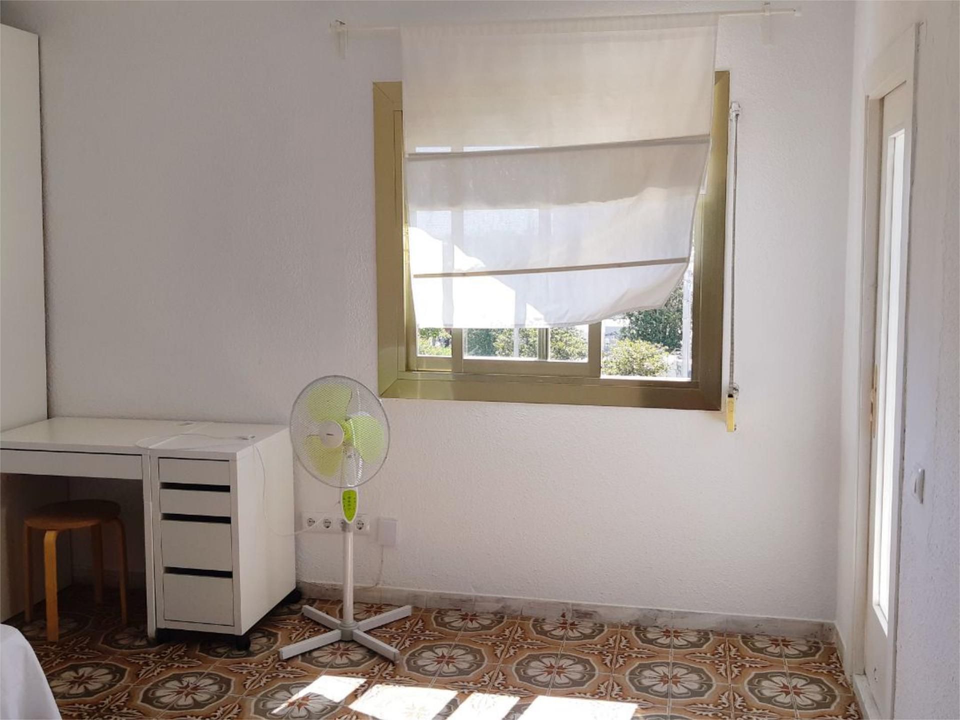 Flat for sale in Avinguda Electricitat, 6, Pubilla Cases Bedroom of Flat for sale in L'Hospitalet de Llobregat with Balcony