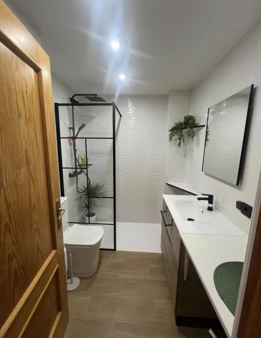 Flat for sale in Calle Villa Madrid, 21, Puerto Deportivo Bathroom of Flat for sale in Torrevieja with Air Conditioner, Heating and Swimming Pool