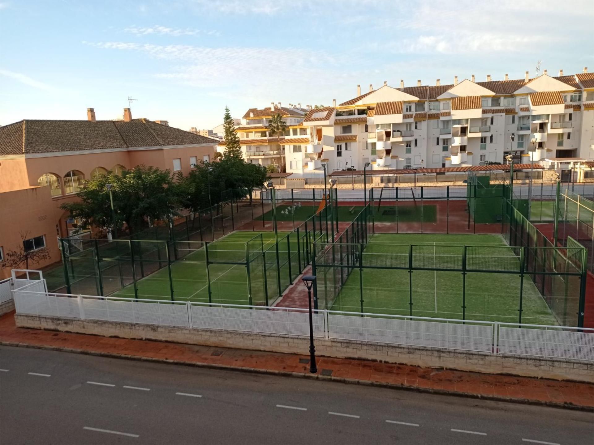 Vista exterior de Piso de alquiler en Torreblanca con Aire acondicionado, Terraza y Piscina