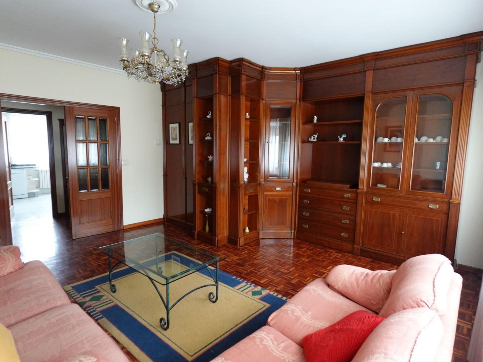 Sala d'estar de Pis de lloguer en Ourense Capital  amb Calefacció, Parquet i Moblat