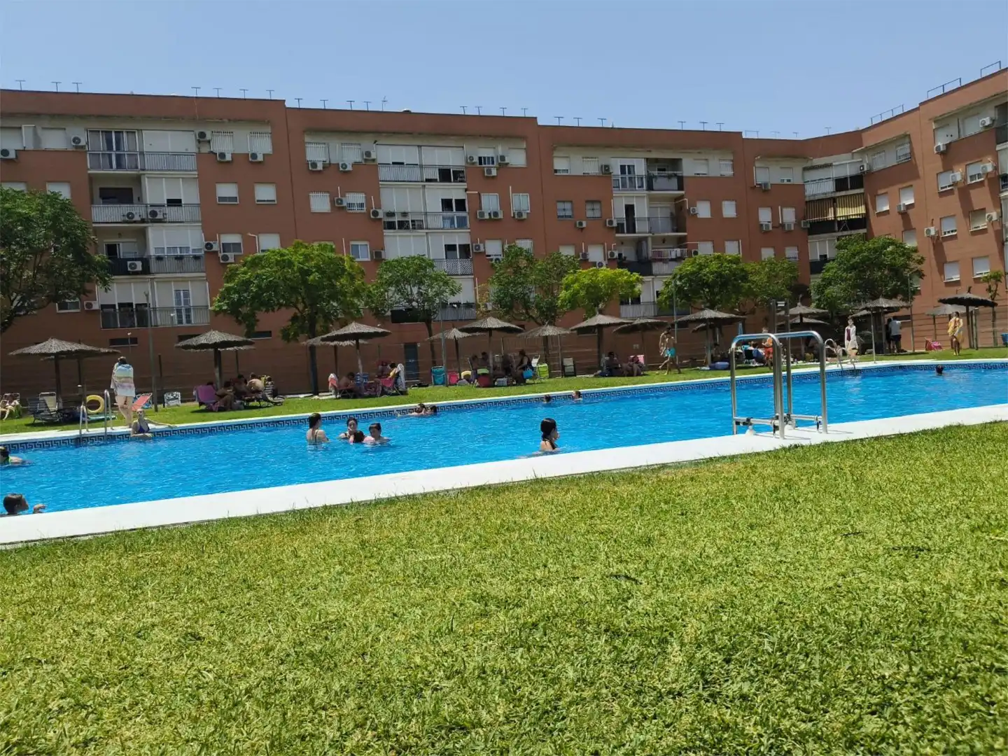 Piscina de Piso en venta en Montequinto con Aire acondicionado, Jardín privado y Terraza