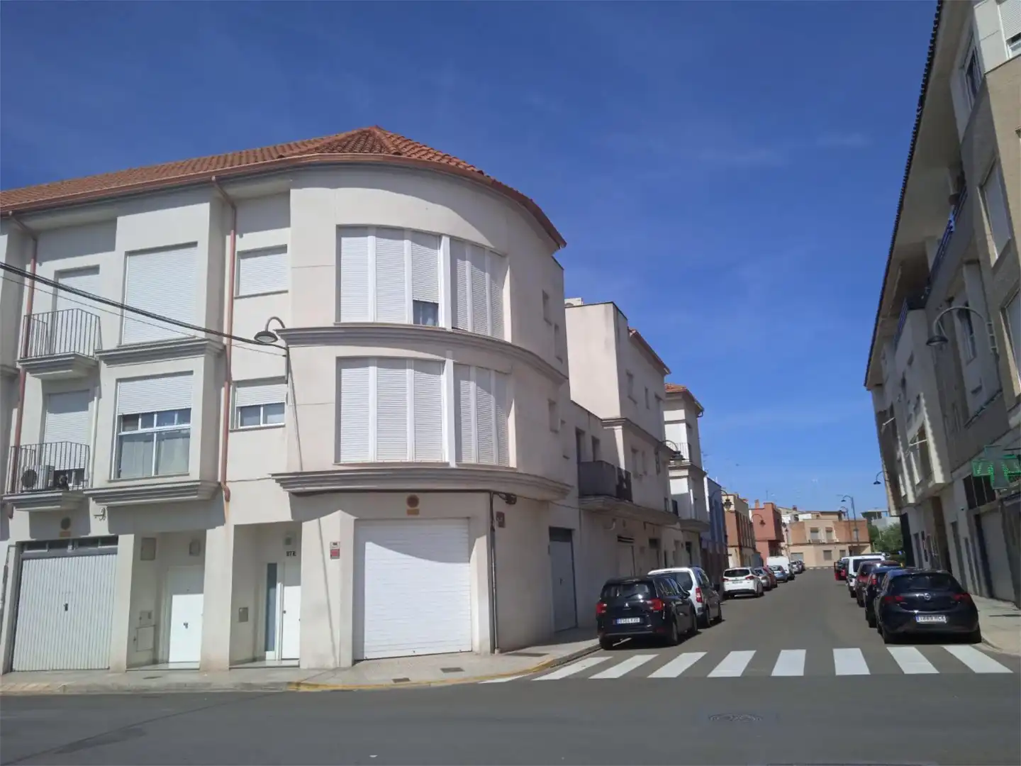 Vista exterior de Casa adosada en venda en Alzira amb Aire condicionat, Terrassa i Balcó