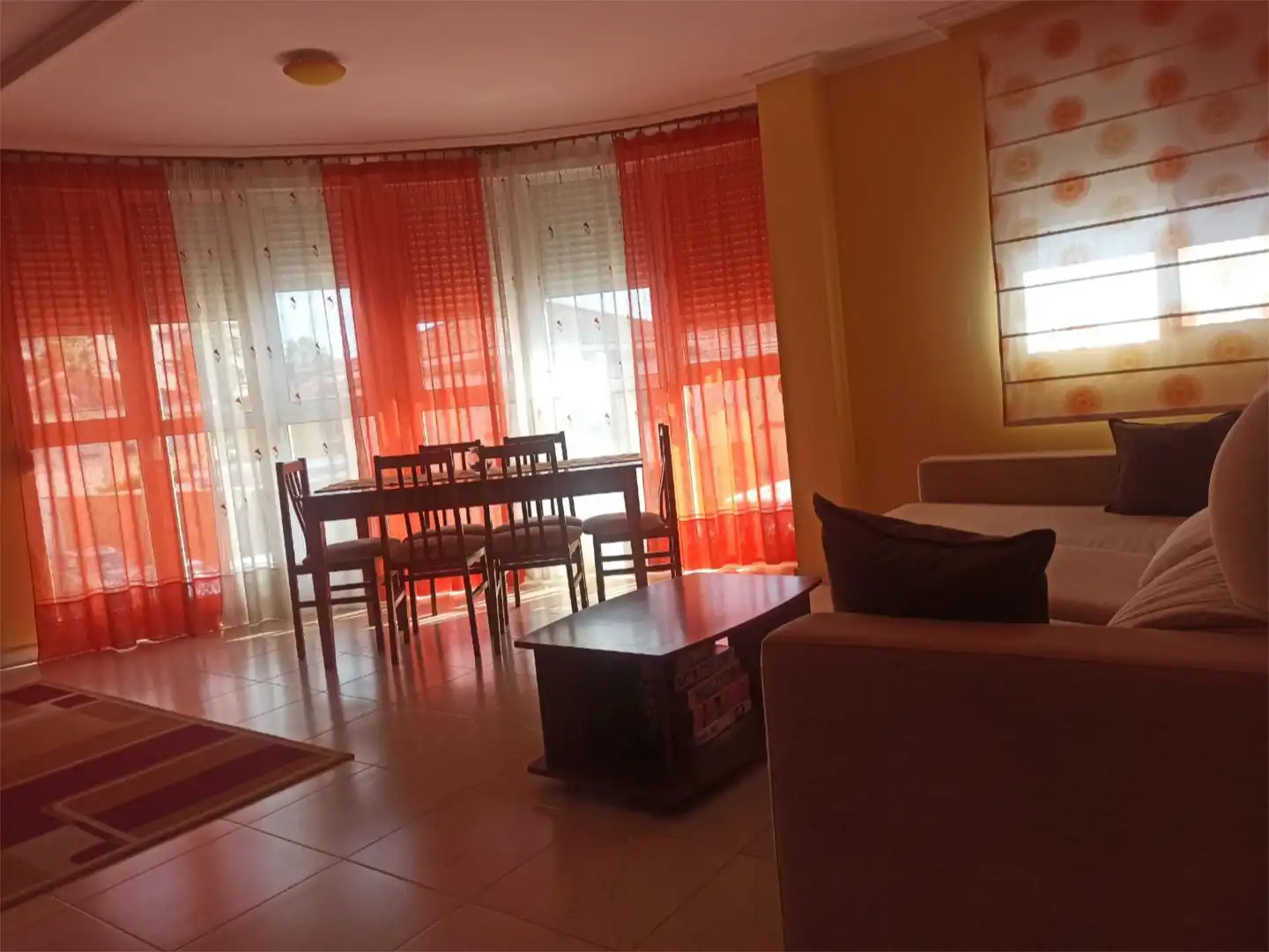 Sala d'estar de Casa adosada en venda en Alzira amb Aire condicionat, Terrassa i Balcó