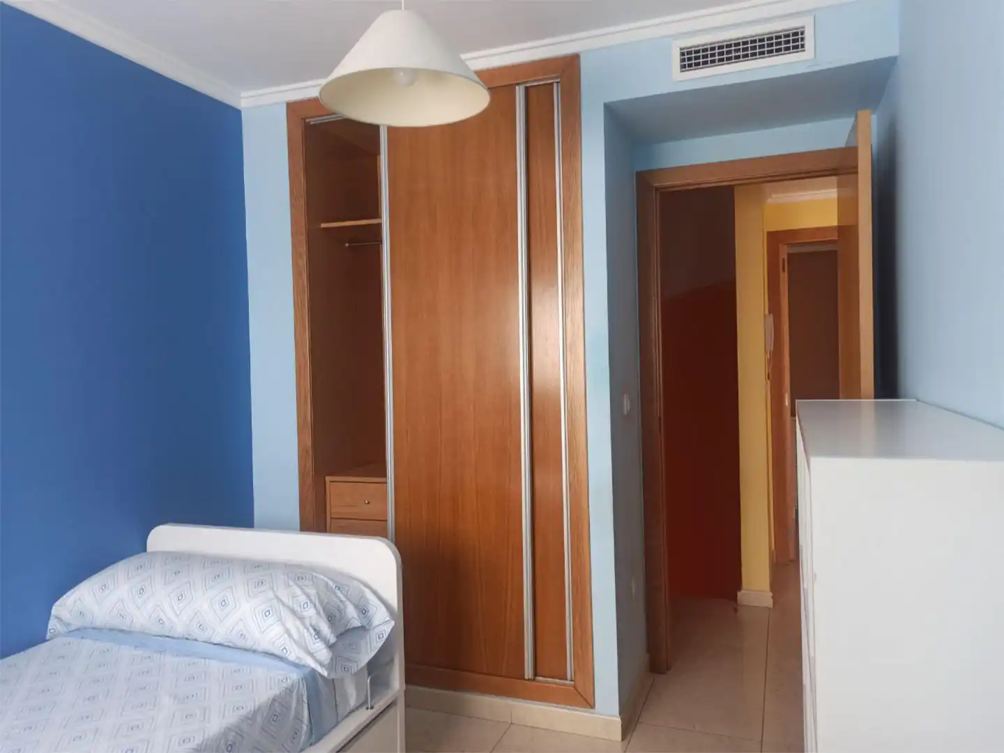 Dormitori de Casa adosada en venda en Alzira amb Aire condicionat, Terrassa i Balcó