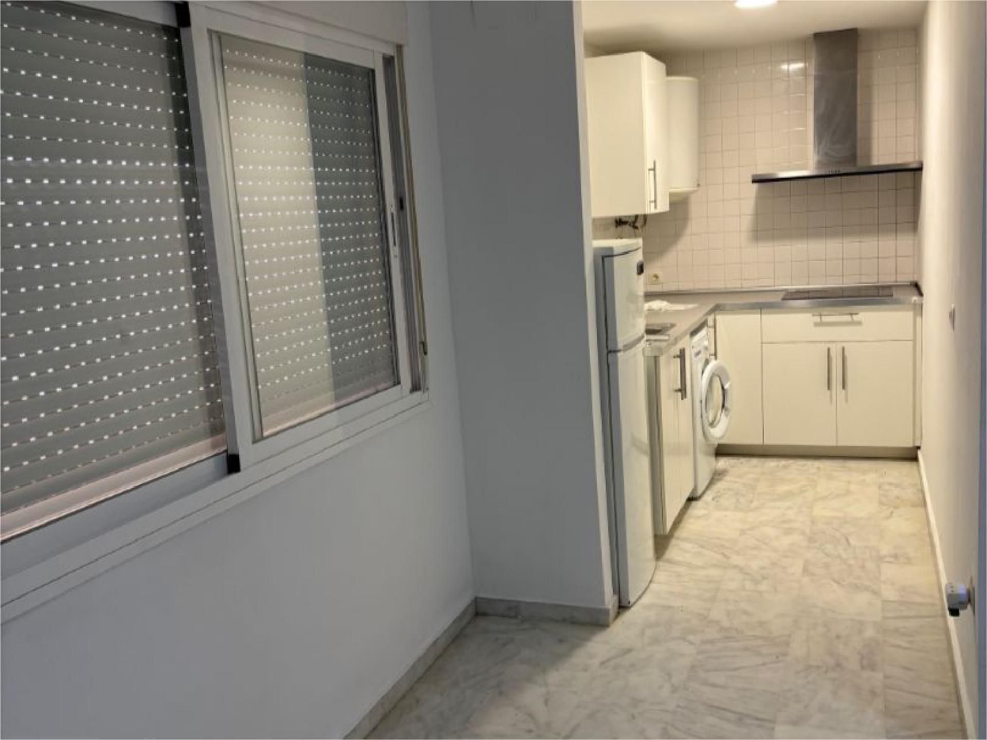 Piso de alquiler en Calle Fuentes, 14, Sanlúcar la Mayor Cocina de Piso de alquiler en Sanlúcar la Mayor con Aire acondicionado