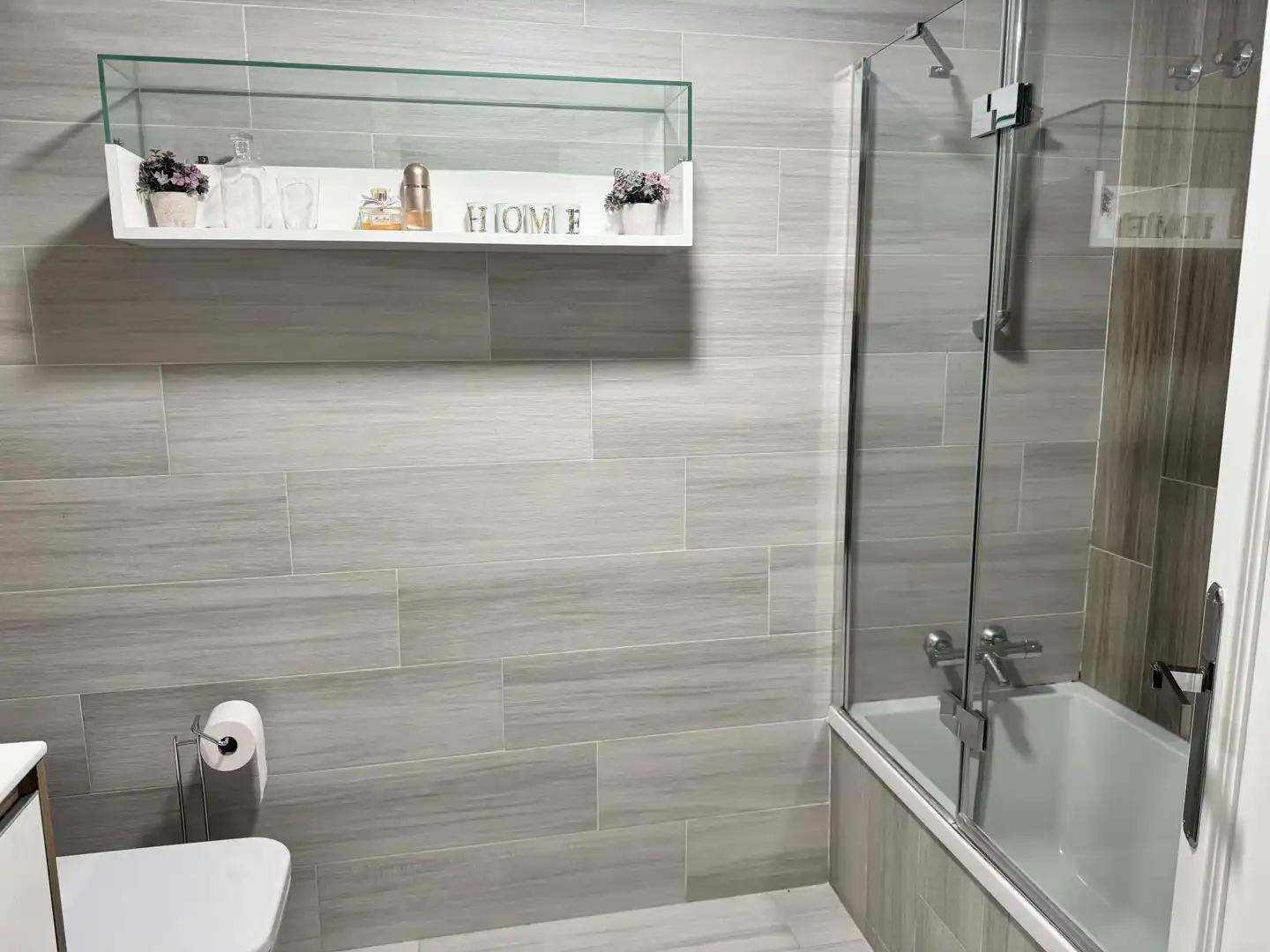Flat for rent in Ronda do Carme, 50, Recatelo - O Carme Bathroom of Flat for rent in Lugo with Heating, Parquet flooring and Terrace