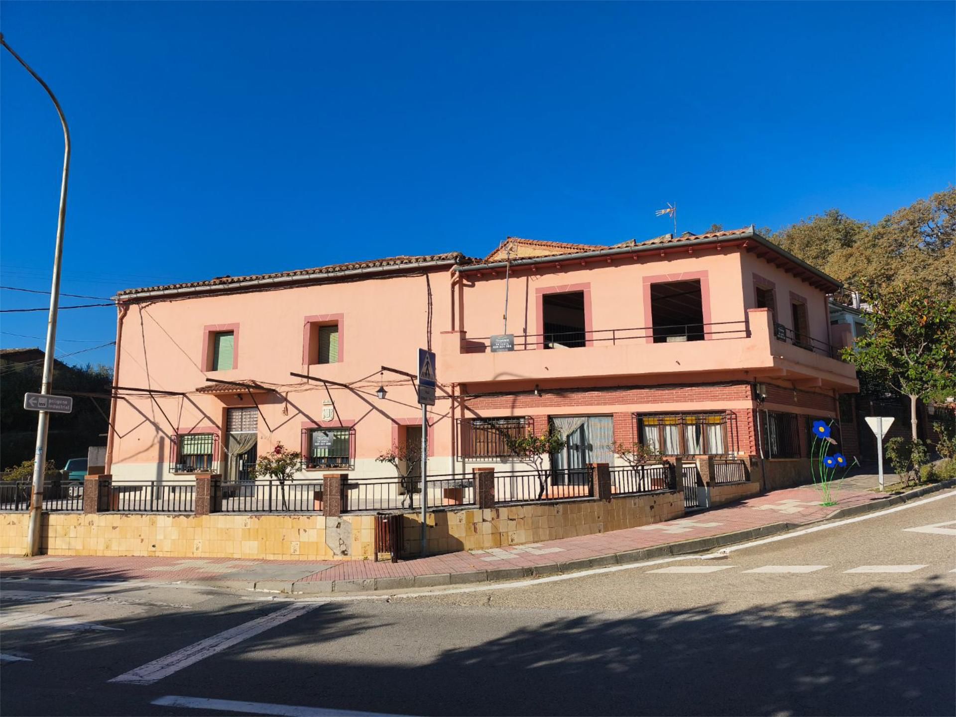 Casa adosada en venta en Avenida de la Constitución, 11, Cuacos de Yuste Vista exterior de Casa adosada en venta en Cuacos de Yuste con Terraza, Trastero y Balcón