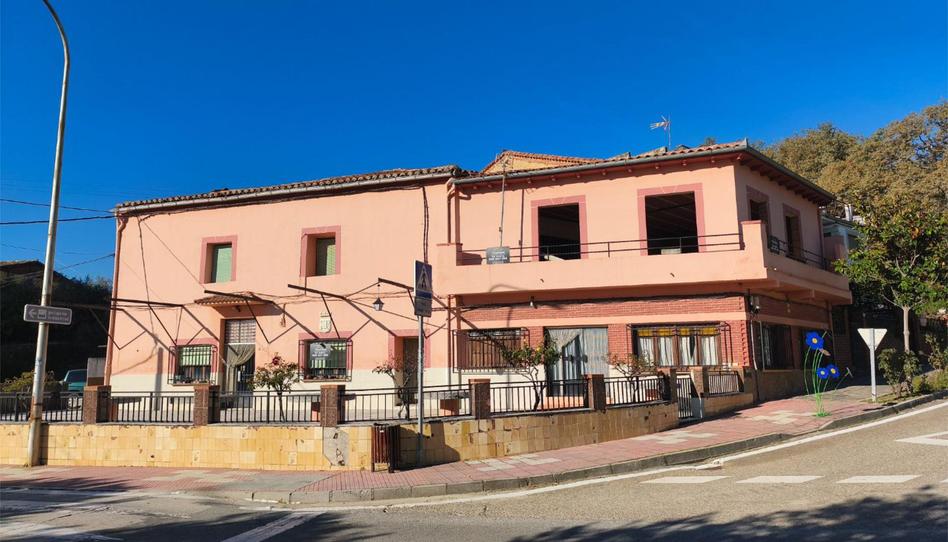 Casa adosada en venta en Avenida de la Constitución, 11, Cuacos de Yuste, Cáceres - imagen 1 Foto 1 de Casa adosada en venta en Avenida de la Constitución, 11, Cuacos de Yuste, Cáceres
