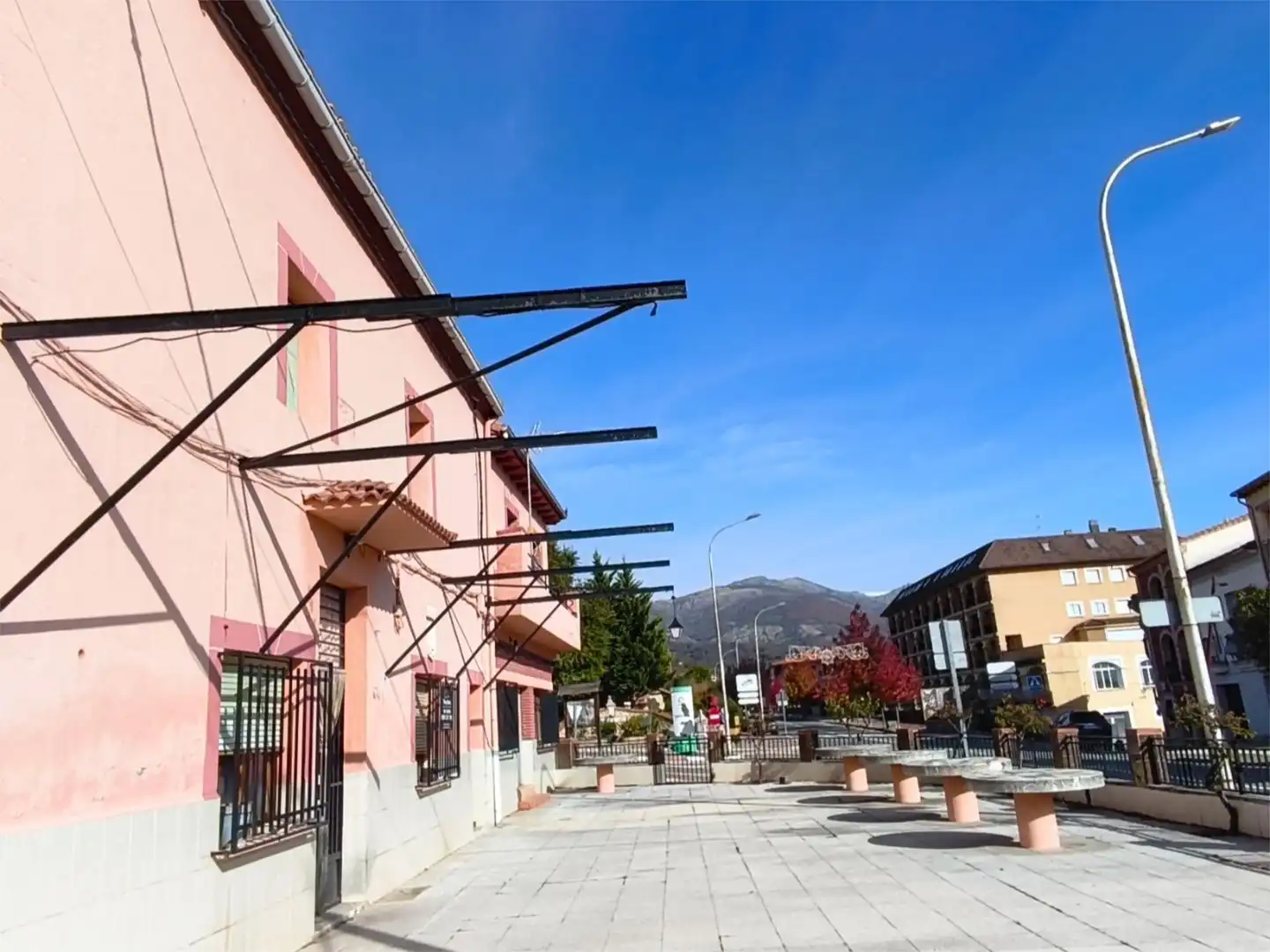 Casa adosada en venta en Avenida de la Constitución, 11, Cuacos de Yuste Vista exterior de Casa adosada en venta en Cuacos de Yuste con Terraza, Trastero y Balcón