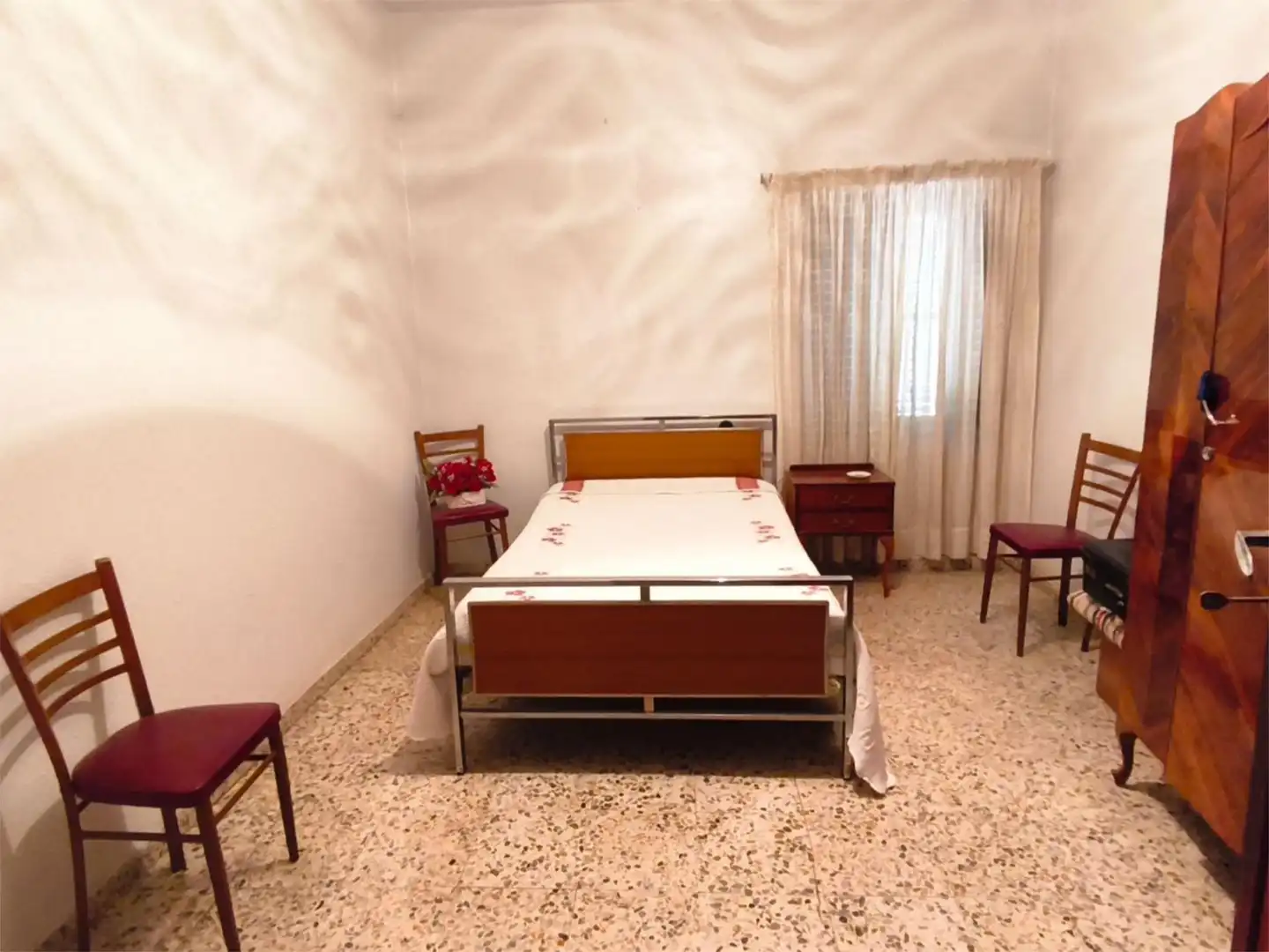 Casa adosada en venta en Avenida de la Constitución, 11, Cuacos de Yuste Habitación de Casa adosada en venta en Cuacos de Yuste con Terraza, Trastero y Balcón