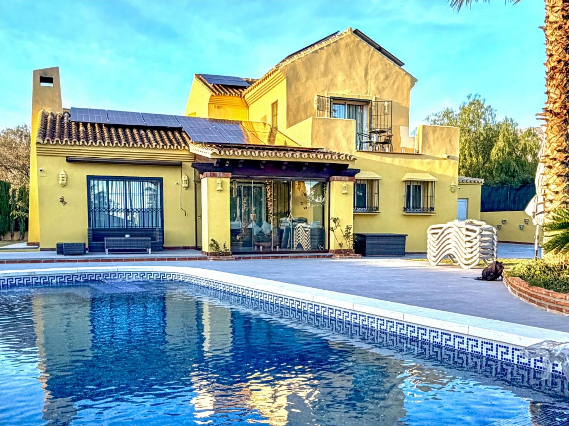 Vista exterior de Casa o xalet en venda en Mijas amb Aire condicionat, Calefacció i Jardí privat